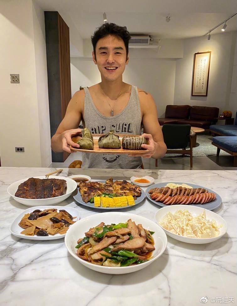 阮經天曾在社群網站上分享自製料理。(翻攝自阮經天臉書)