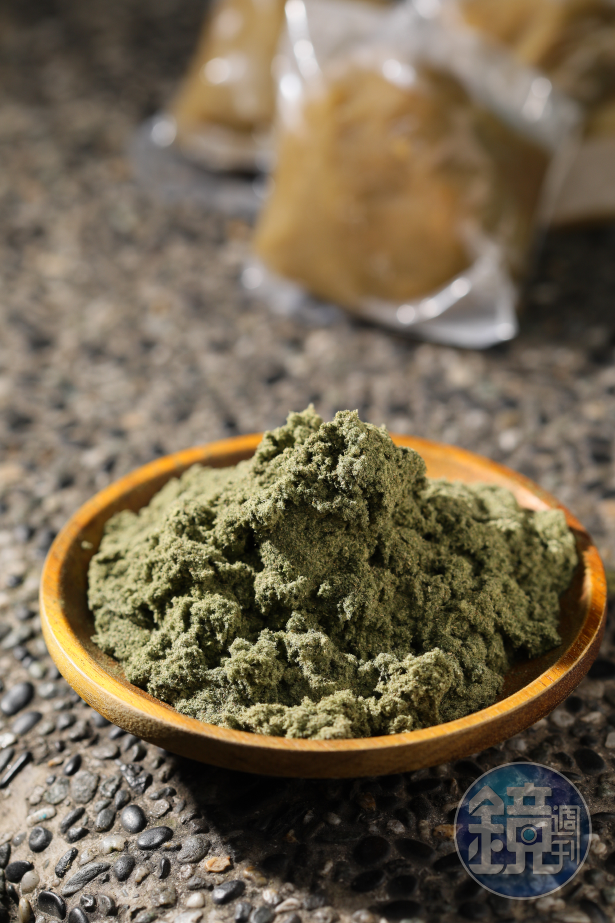 外皮加入鼠麴草製作的草仔粿，早期常用於中元普渡及掃墓祭拜。