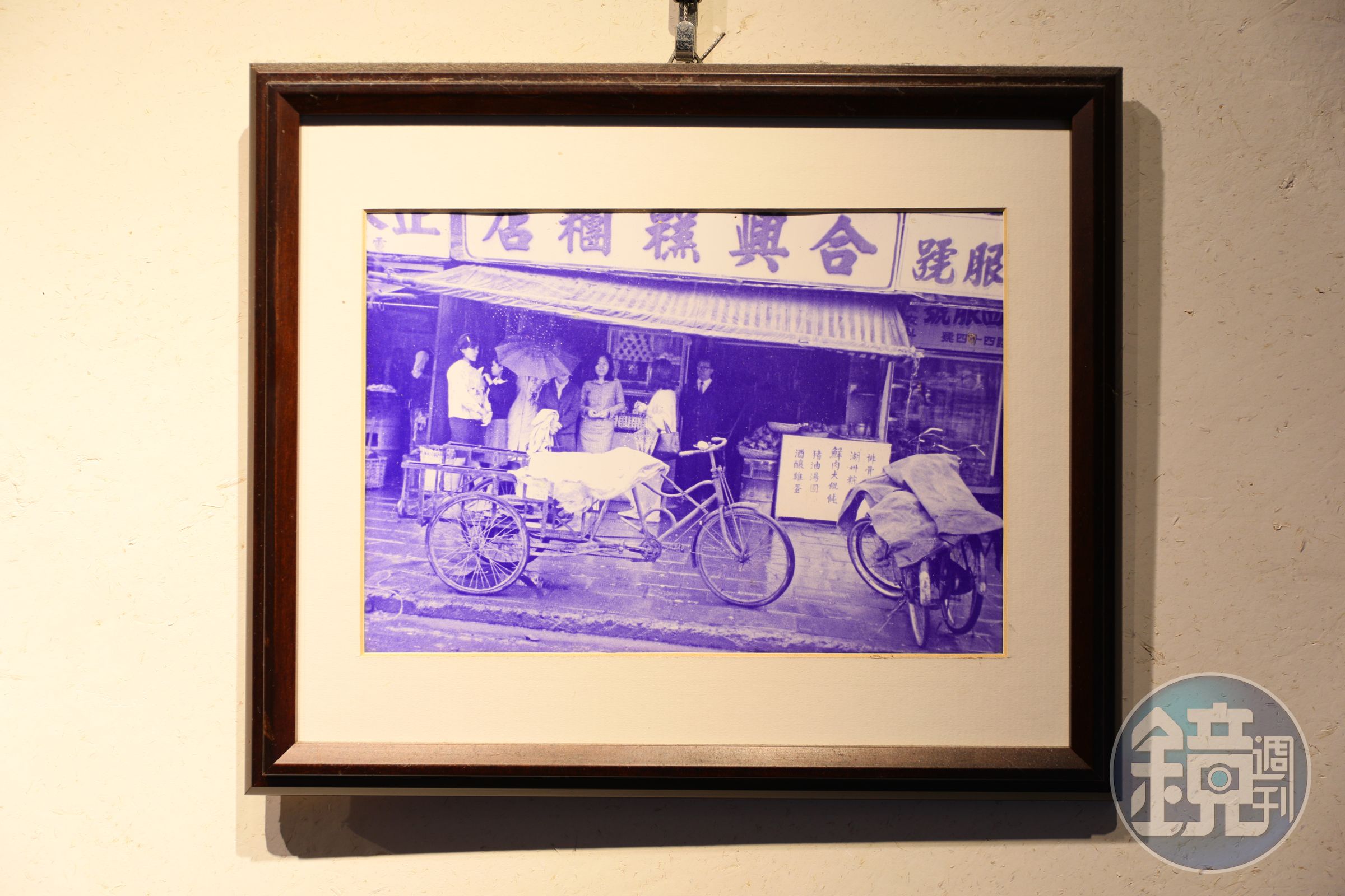 「上海合興糕糰」為南門市場名店，1947年由第一代創辦人任仁昌開始在南海路上的市場發跡，販售年糕、鬆糕、八寶飯、酥餅等多達上百款中式糕餅。