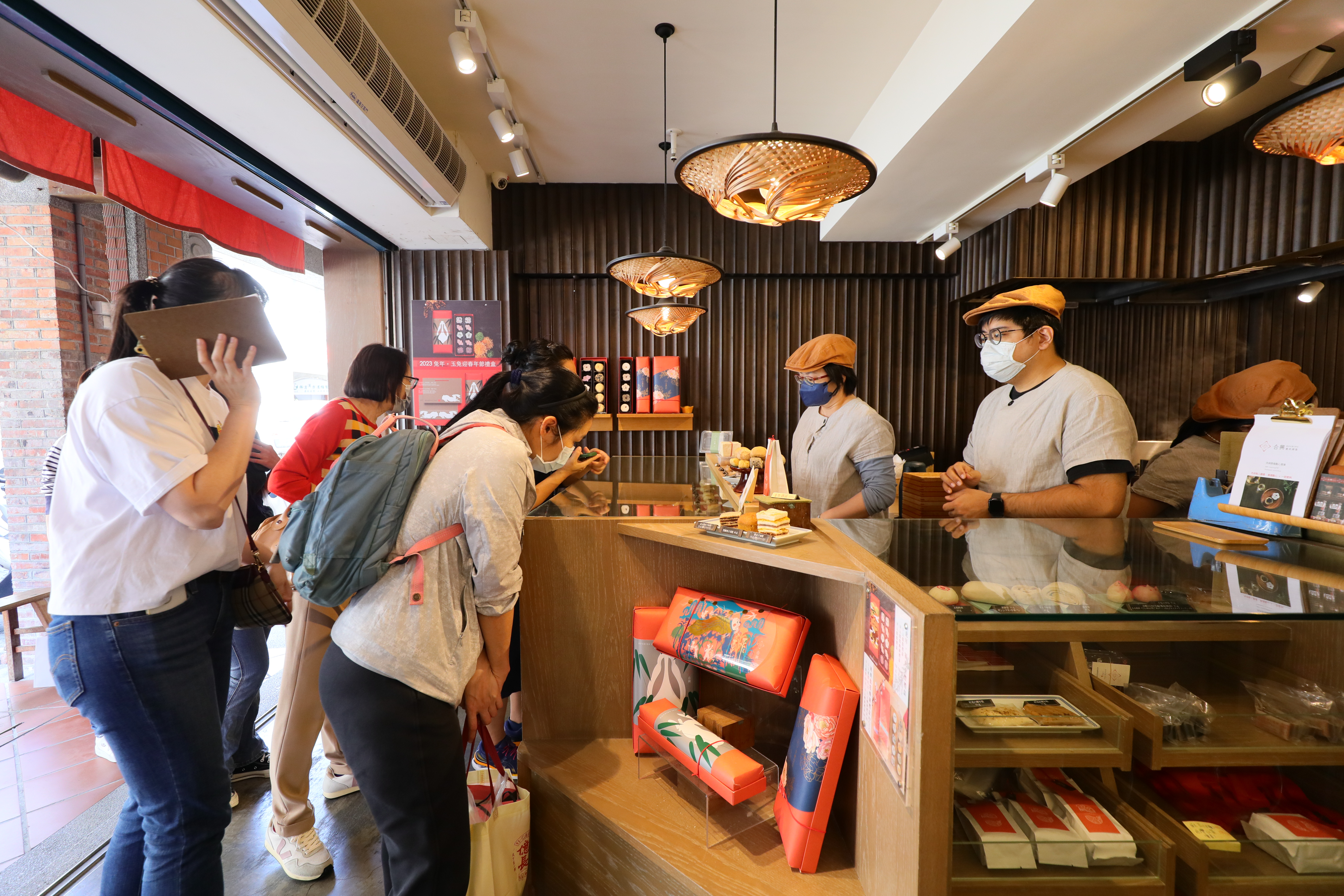「合興壹玖肆柒」位於台北市迪化街，糕點刻意走小巧精緻路線，讓旅客可以一次品嘗多種品項。