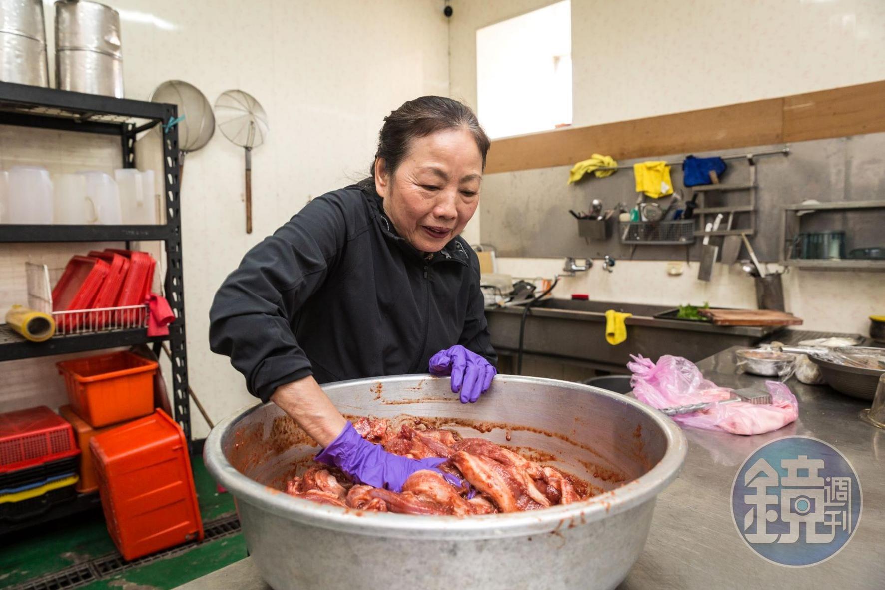 雖然放手店務，但張貴美仍是阿旺澄食堂美味祕訣的總工程師，口味的制定由她決定。