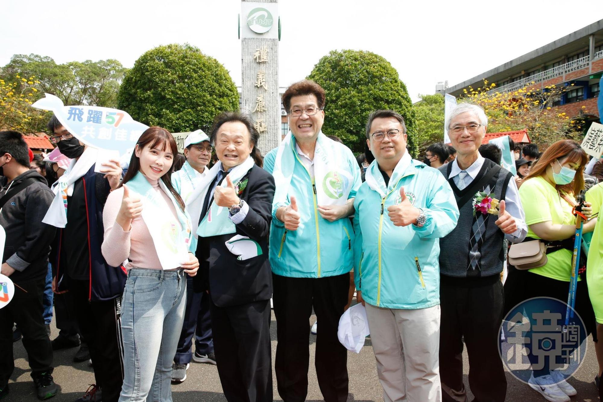 台北海大慶祝建校57週年，董事長林世宗（前排中）、台北市議員王世堅（左二）、國際海洋週活動大使網紅咪妃（左一）出席活動。