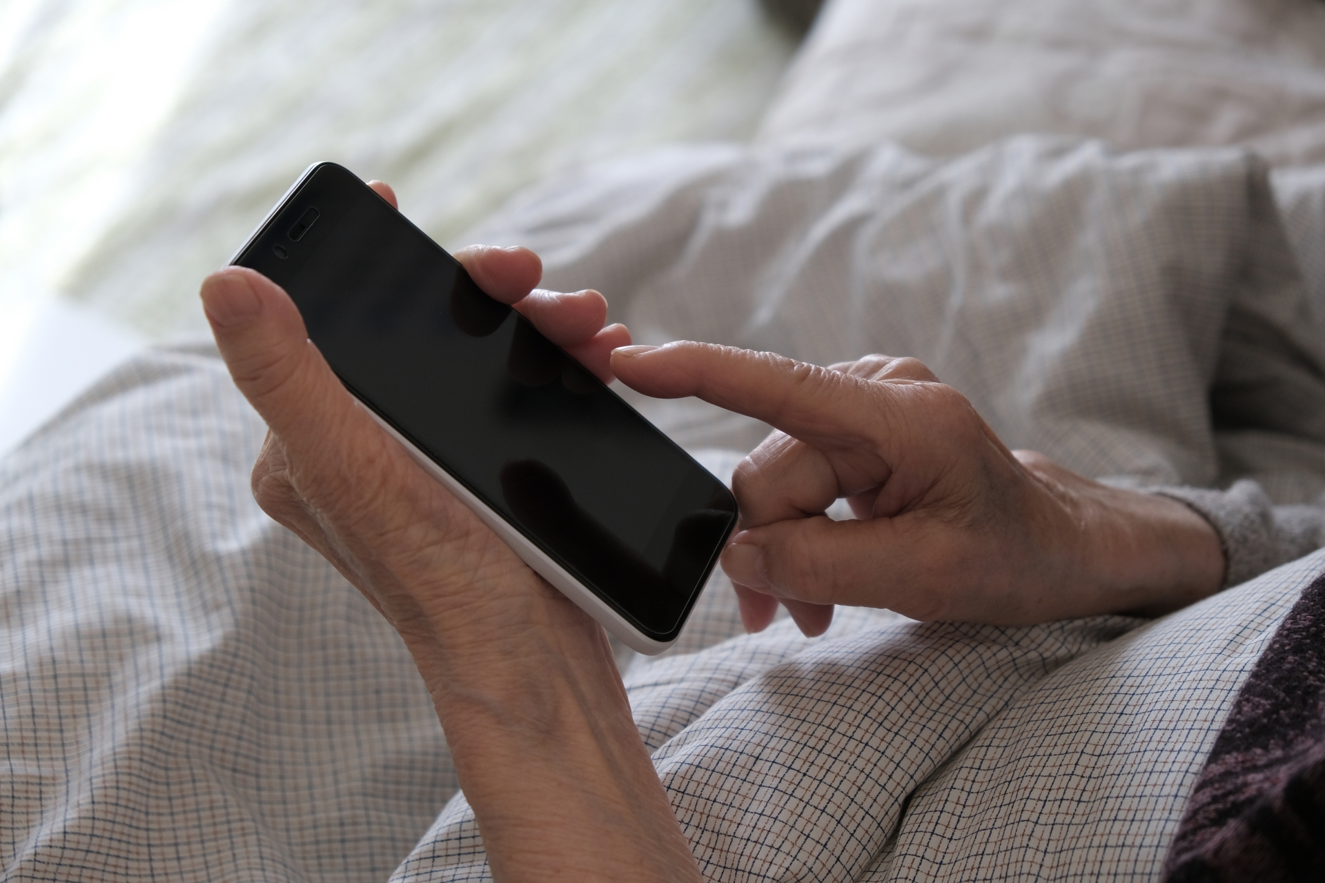 母親借款斗內直播主，結果債留子女。（示意圖，取自photoAC）