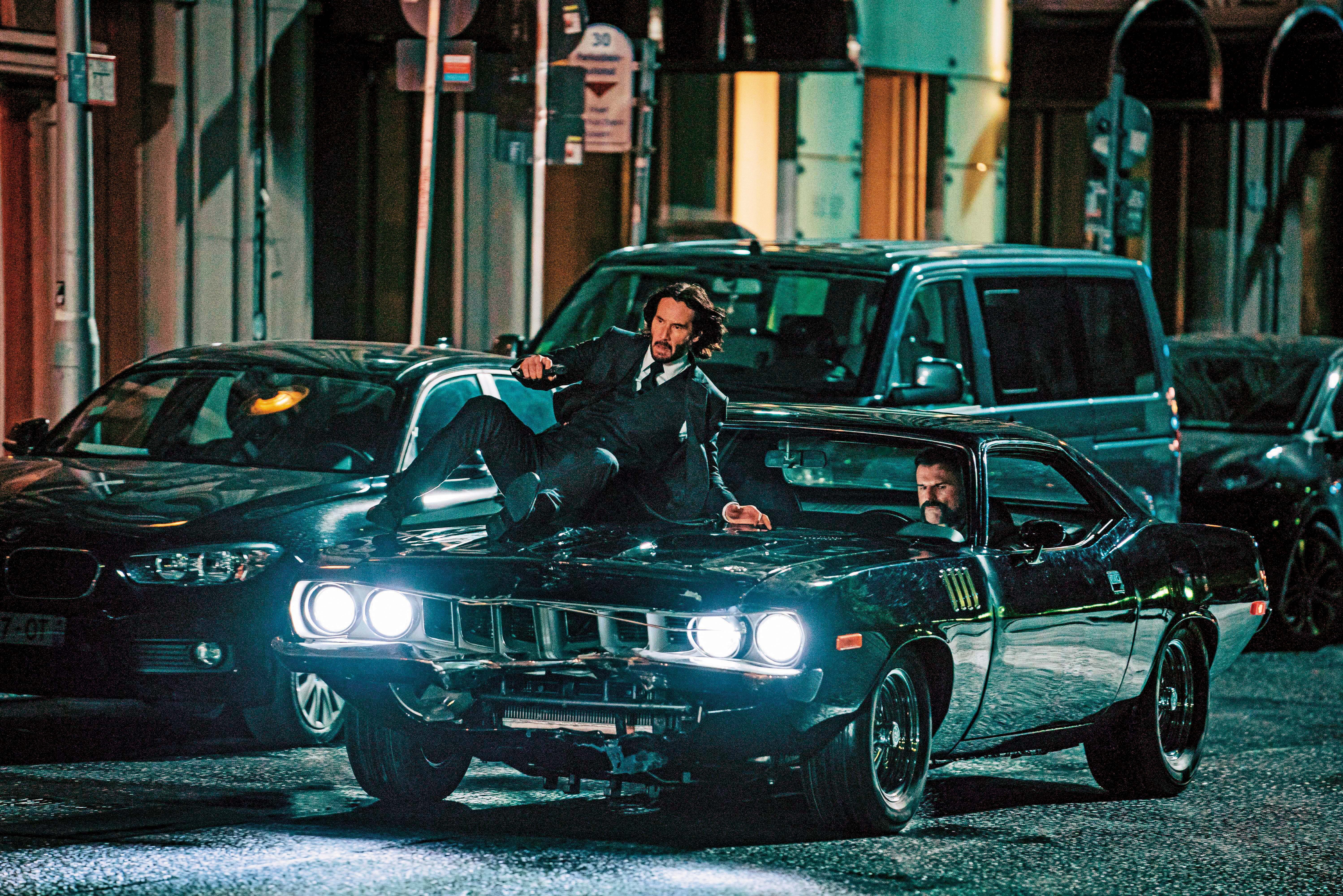 基努李維這集從日本大阪一路殺到法國巴黎，片長169分鐘動作打鬥毫無冷場且花樣創新。（車庫提供）