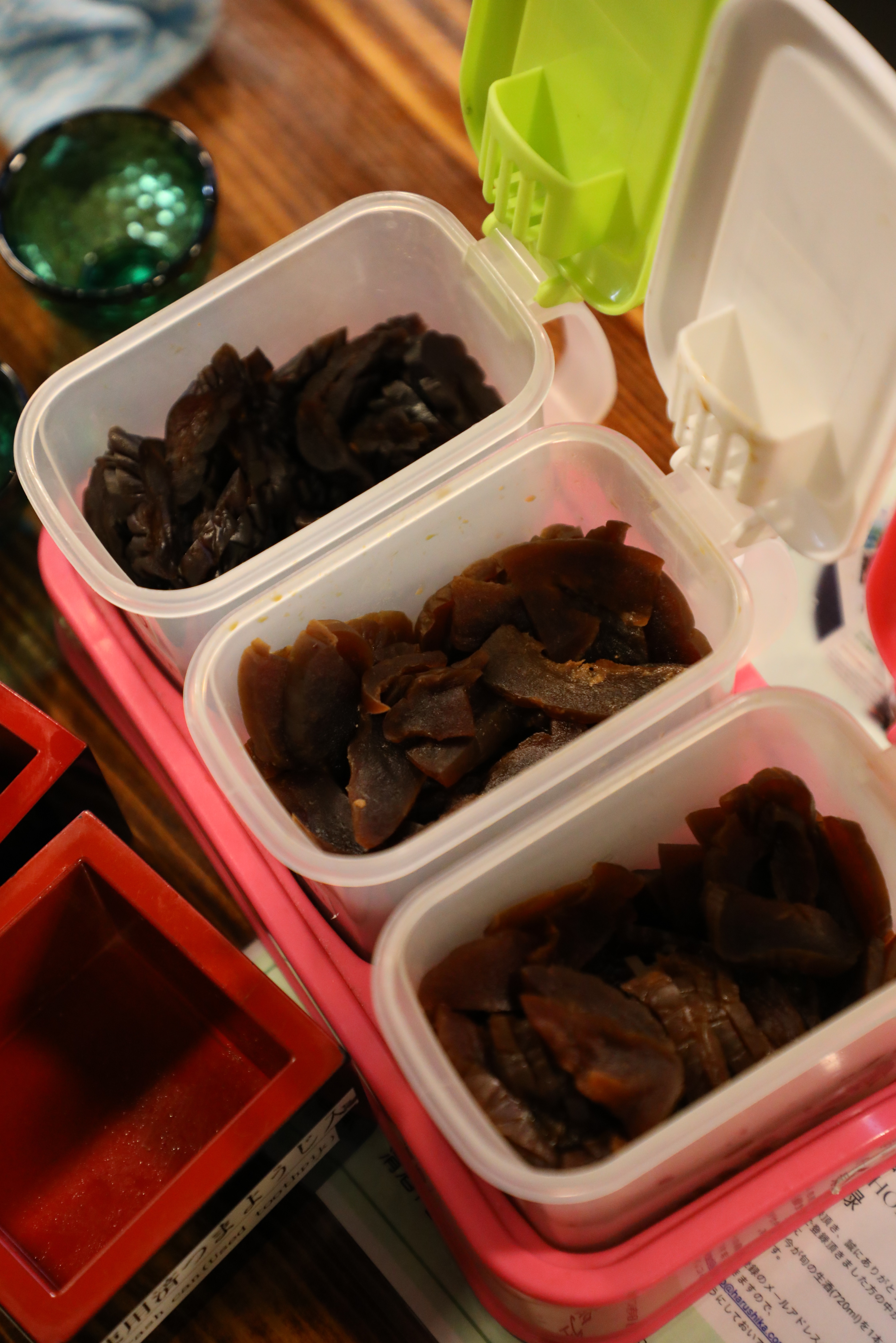 以酒糟醃漬的胡瓜、黃瓜，脆口甘香。