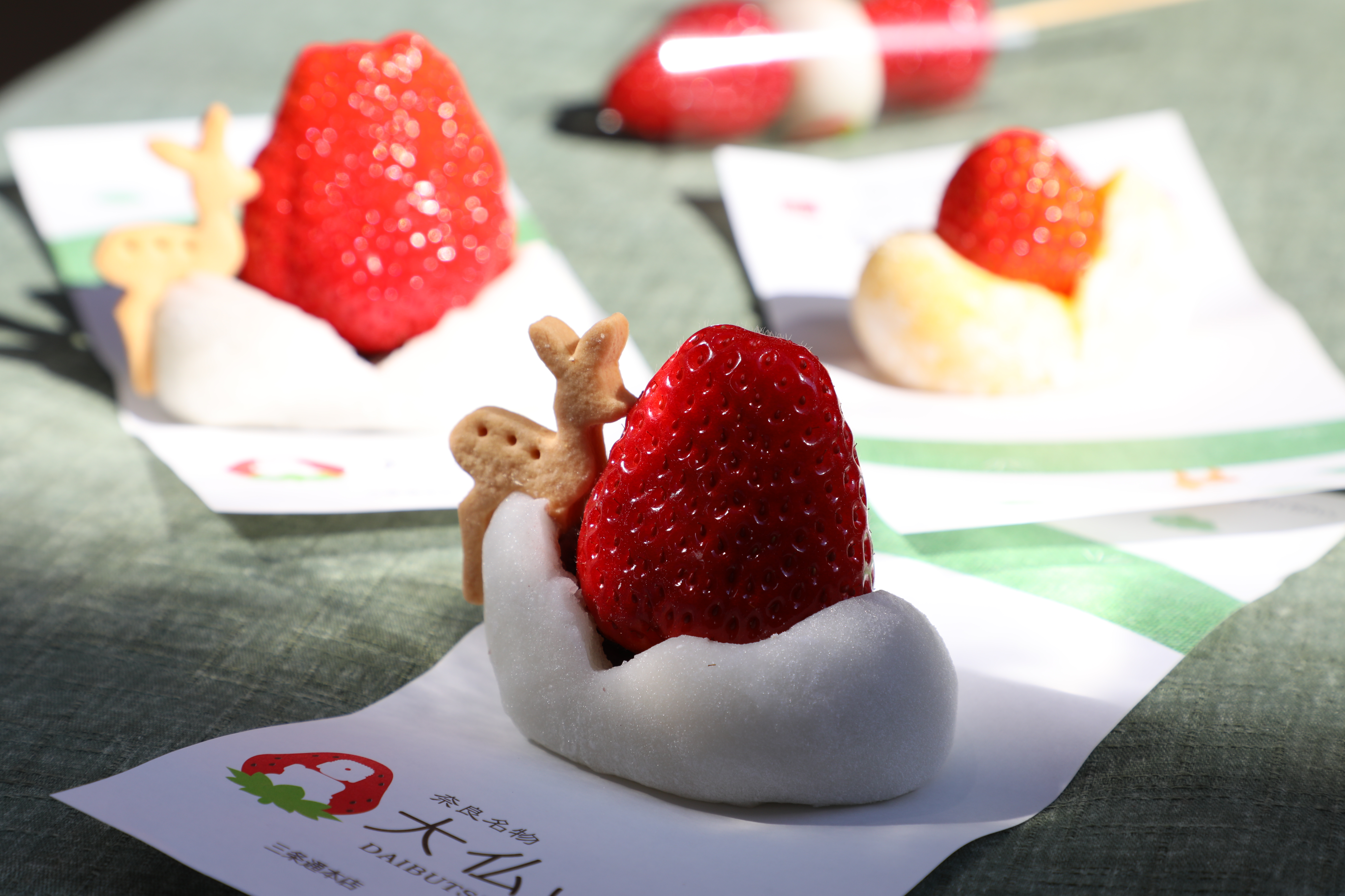 來到奈良除了看神社佛寺與神鹿，也別忘記到老街逛逛，品嘗各種必吃名物。