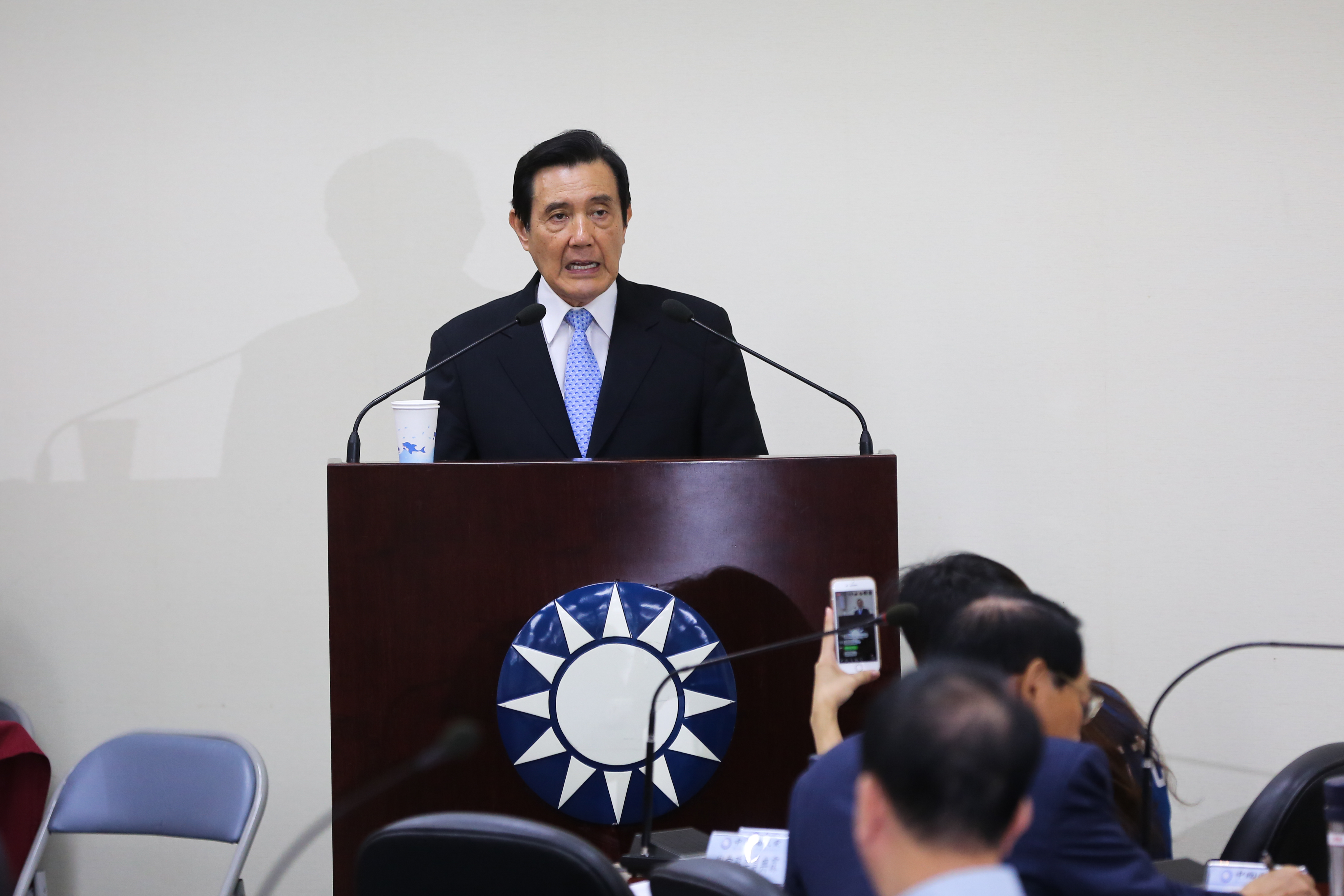 前總統馬英九今日訪中，國台辦特別提醒現場的台媒不要稱他「總統」，要叫「馬先生」。（本刊資料照）