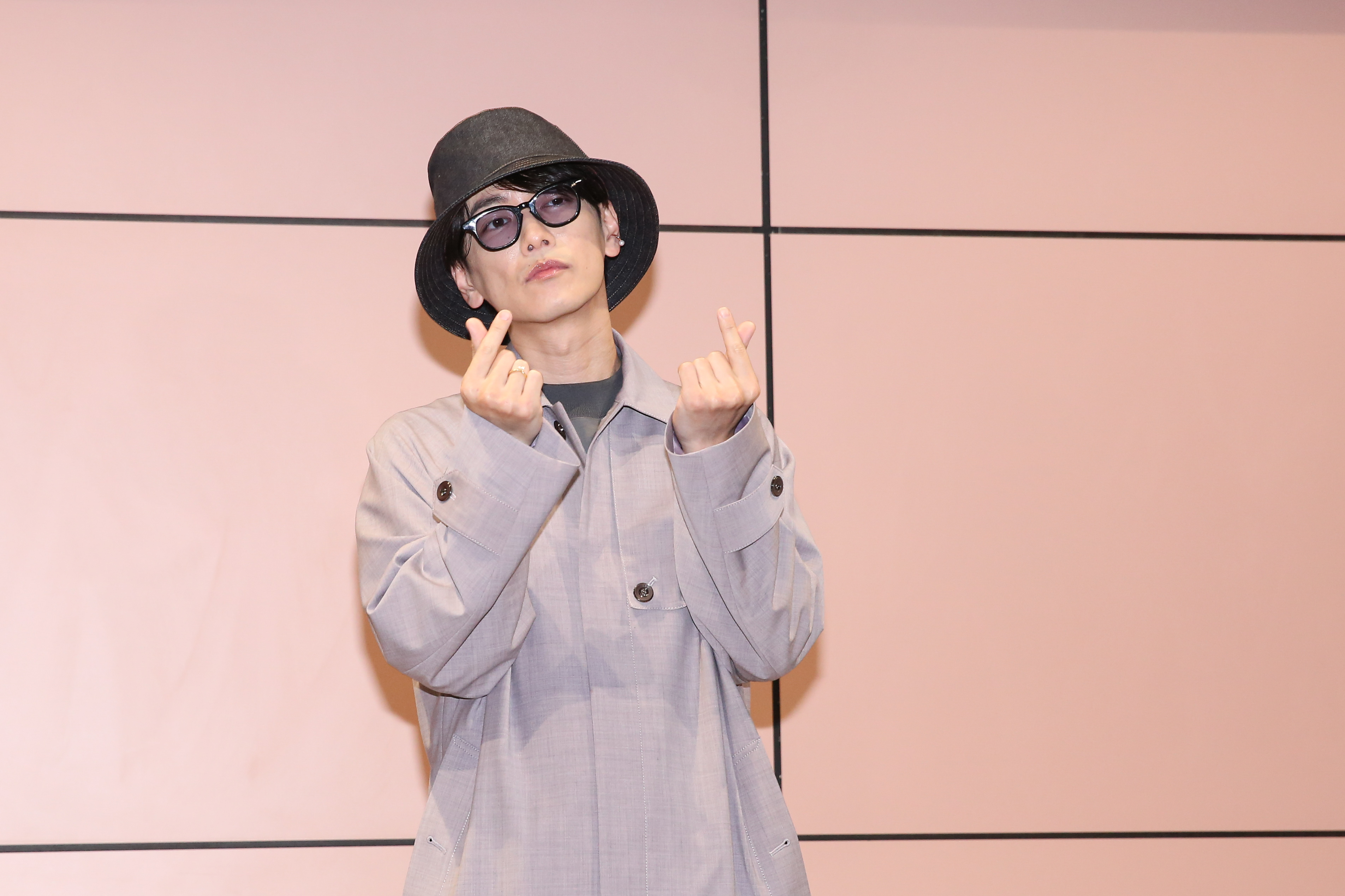 佐藤健的手指愛心，發射！