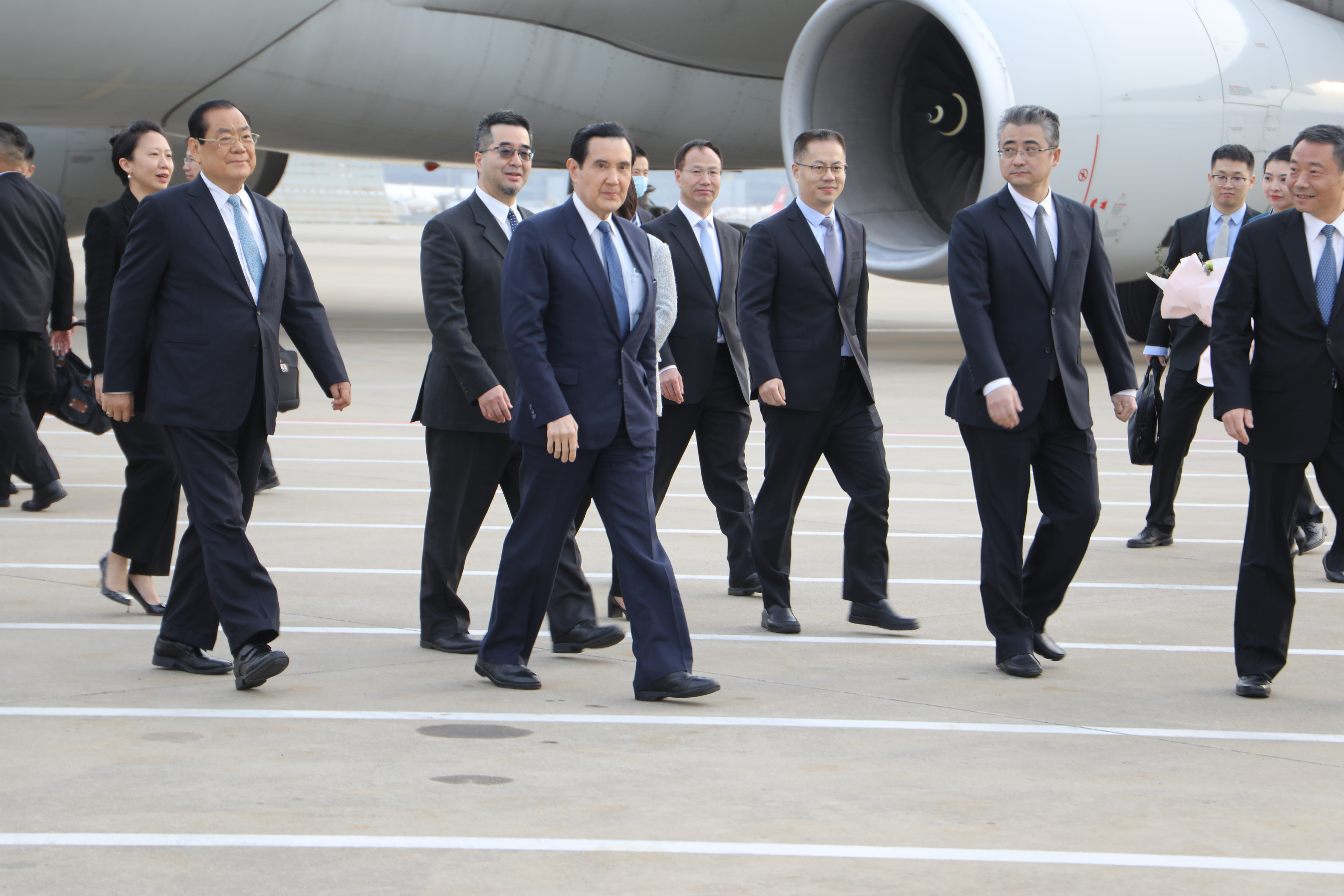 馬英九出訪中國，今下午率團抵達上海。（馬辦提供）