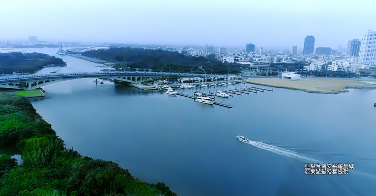 急遽發展中的台南「市政新灣區」全面蛻變，不僅被稱為亞洲邁阿密、新安平，更獲得千億投資聚焦與政府多樣建設加持。