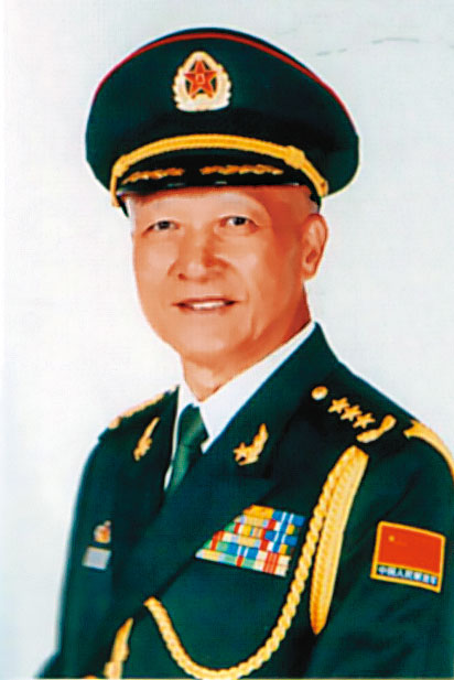 曾任中共參謀部副總參謀長的退役上將錢樹根,出席球賽與台籍退將聯誼。(翻攝百度)