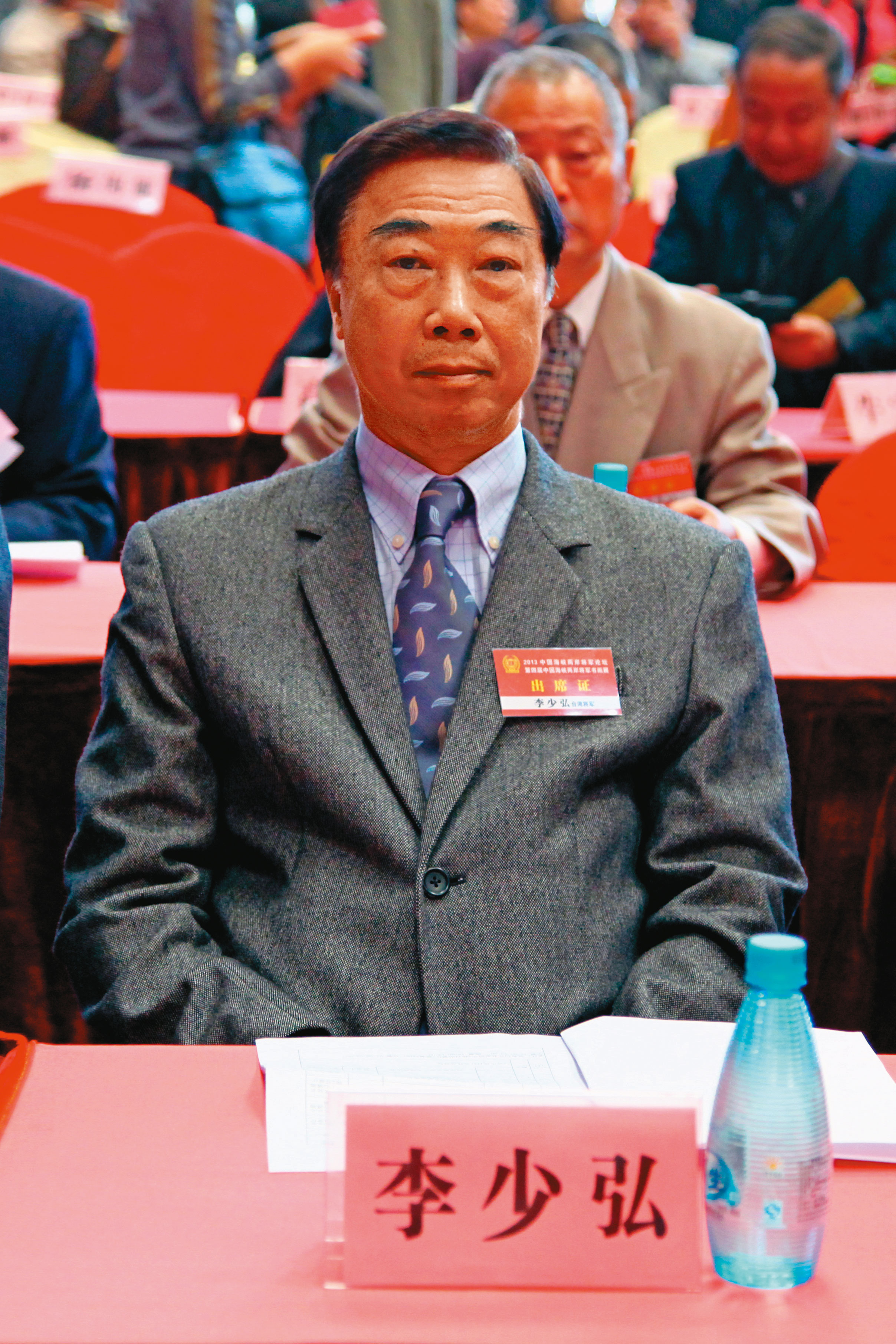 前中將李少弘受邀赴中5次,有人還問他要不要回中國居住及一國兩制,拉攏意味明顯。(翻攝中國海峽兩岸將軍書畫交流協會官網)