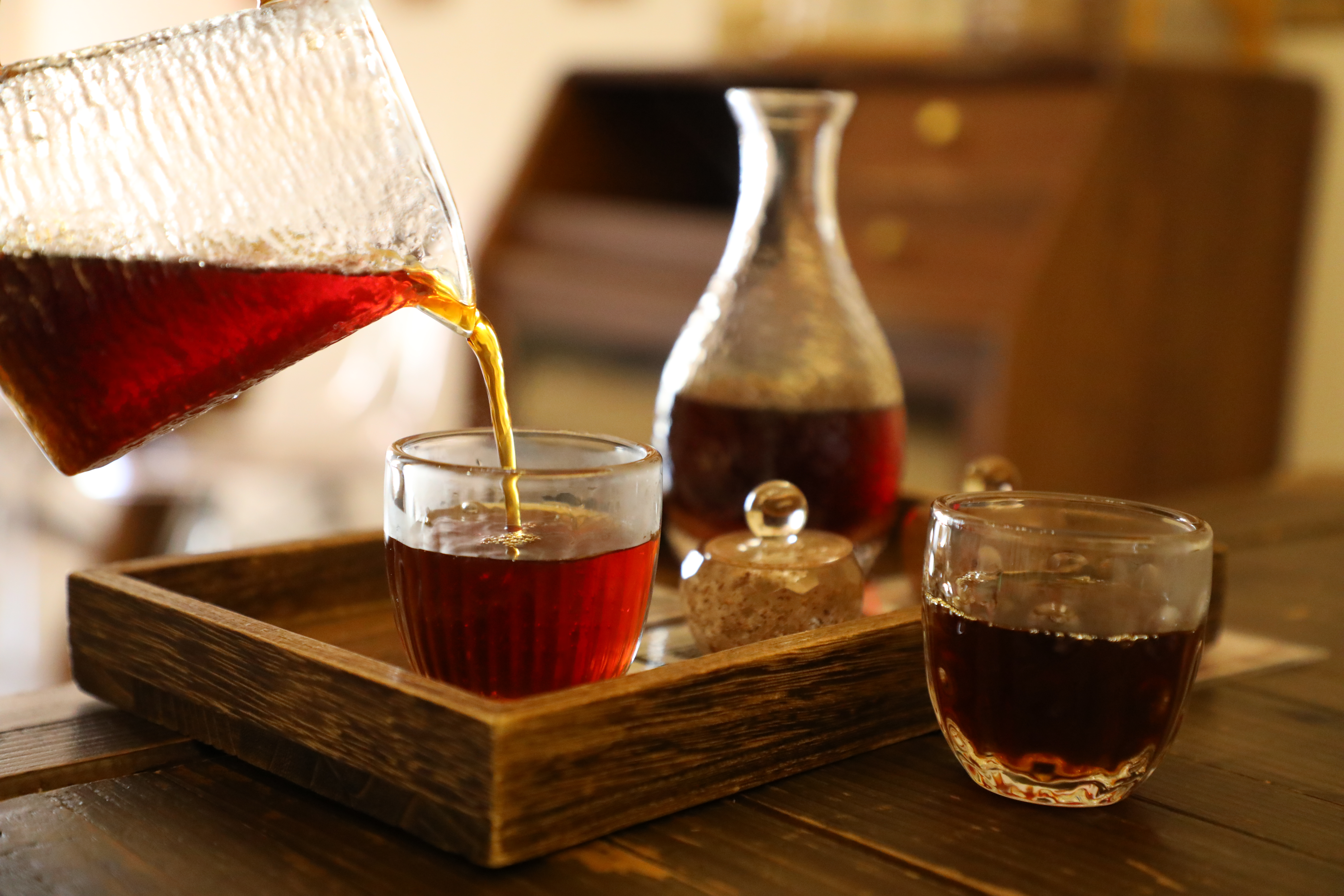 厄瓜多Finca Chorora莊園的「Typica Mejarado Honey」（左，港幣75元／壺）和巴拿馬Gran Del Val莊園以厭氧水洗處理的「Lavado Geisha Washed」（右，港幣98元／壺）。