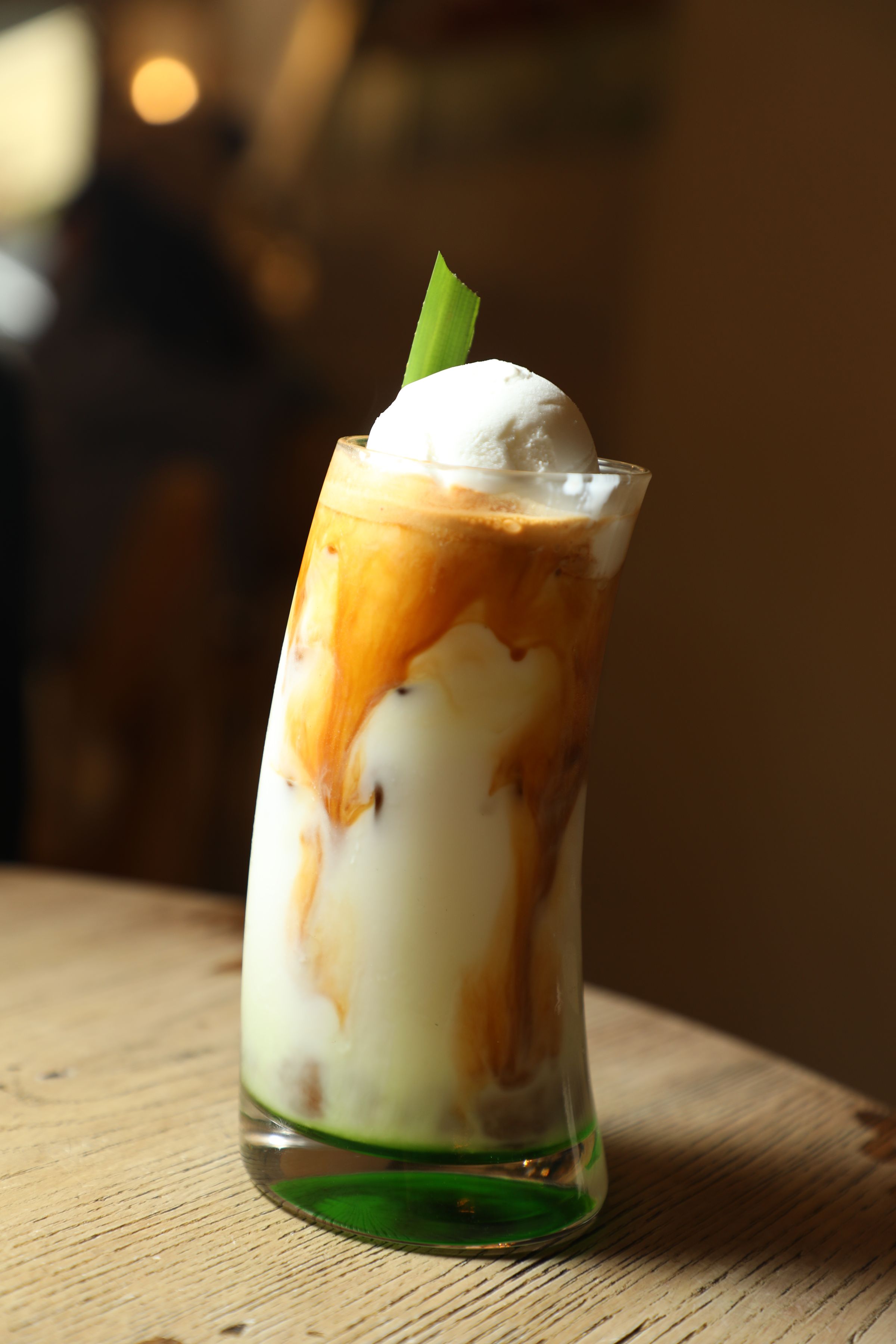 「斑蘭椰啡」的椰子味濃而不膩,清涼消暑。(港幣56元/杯)