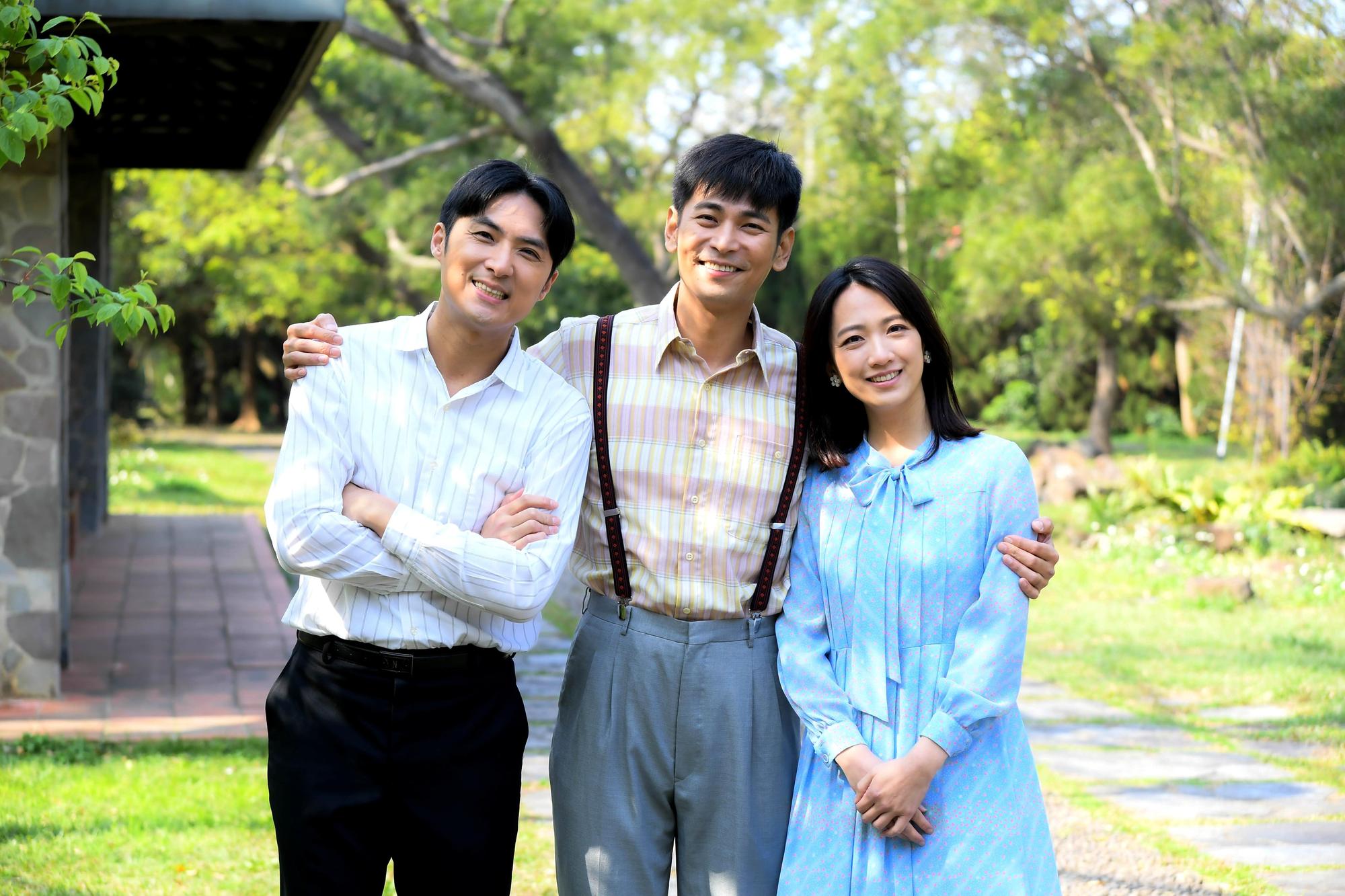 范宸霏、李運慶及楊子儀(中)客串演出八點檔《天道》第一代的年輕時候。(三立提供)