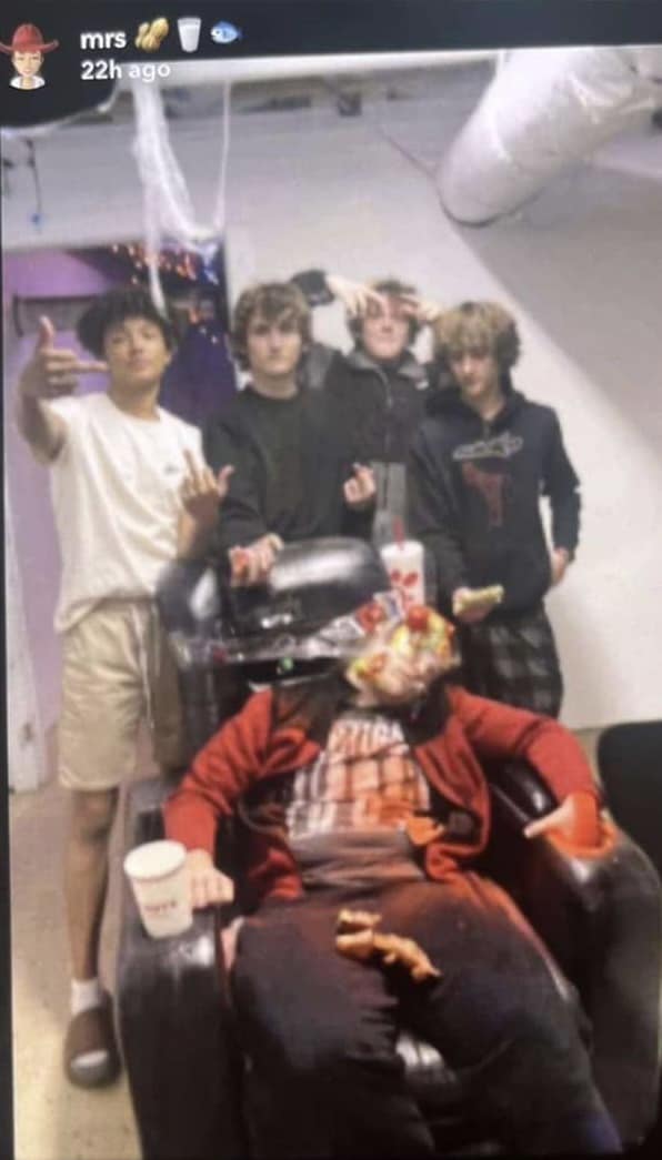 列卡普遭到嚴重霸凌攻擊。（翻自《每日郵報》）