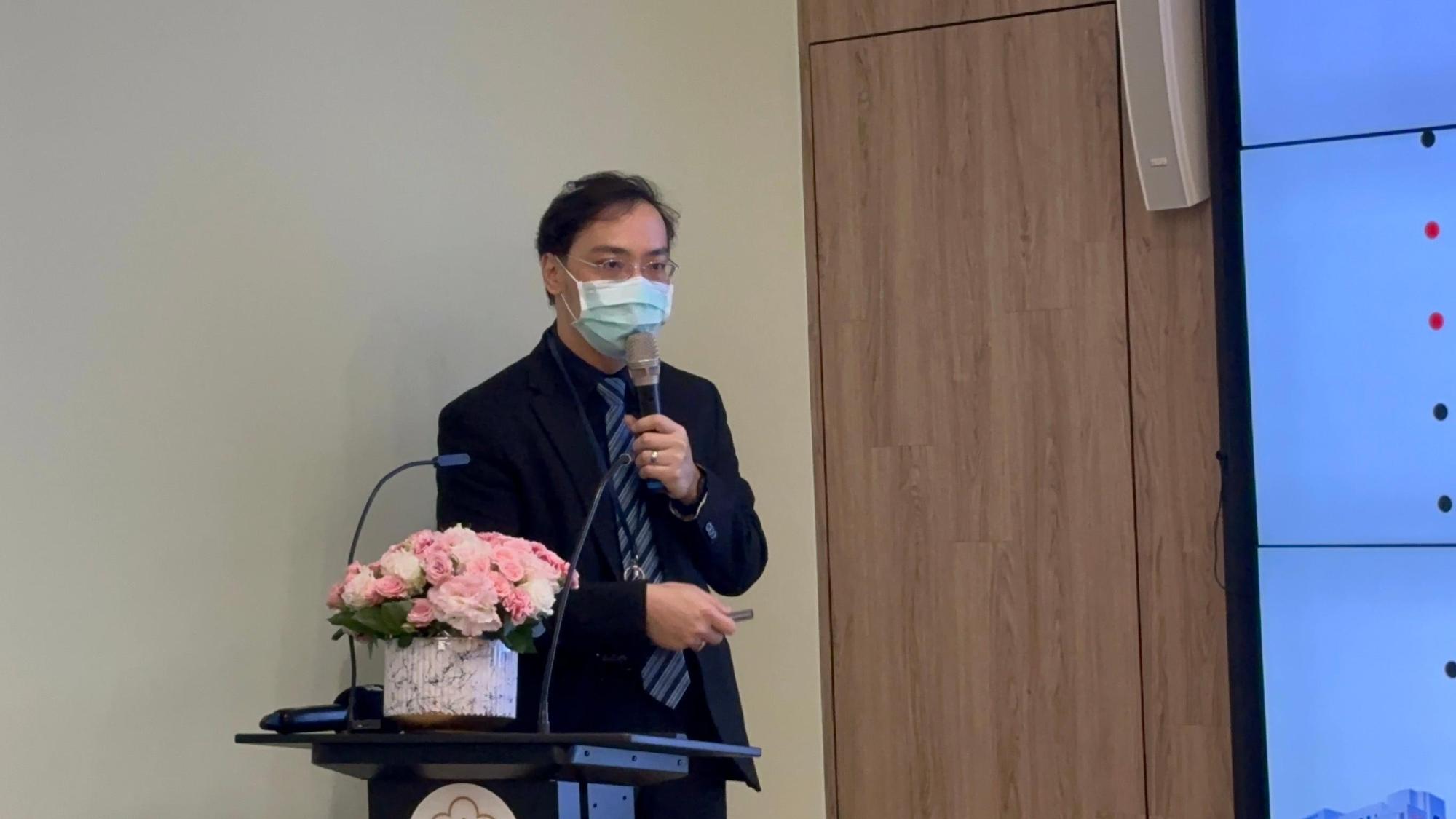 衛福部嘉南療養院成癮暨司法精神科主任李俊宏到場,說明大麻等毒品對身體危害,呼籲國人千萬不要碰毒。