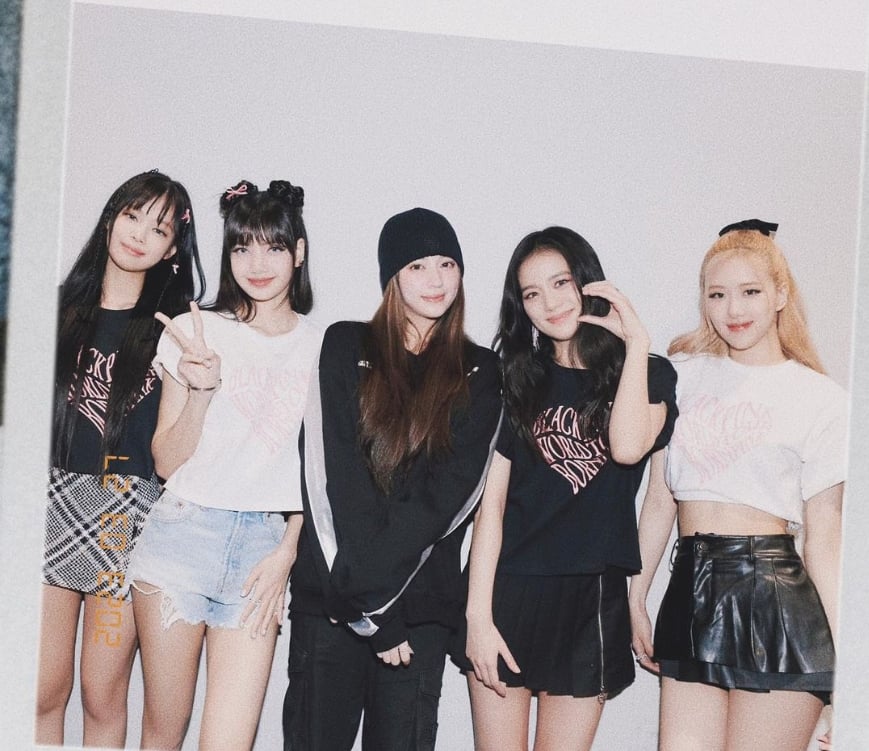 歐陽娣娣（中）貼BP合照祝Lisa生日快樂，引來網友驚呼。（翻攝自歐陽娣娣IG）