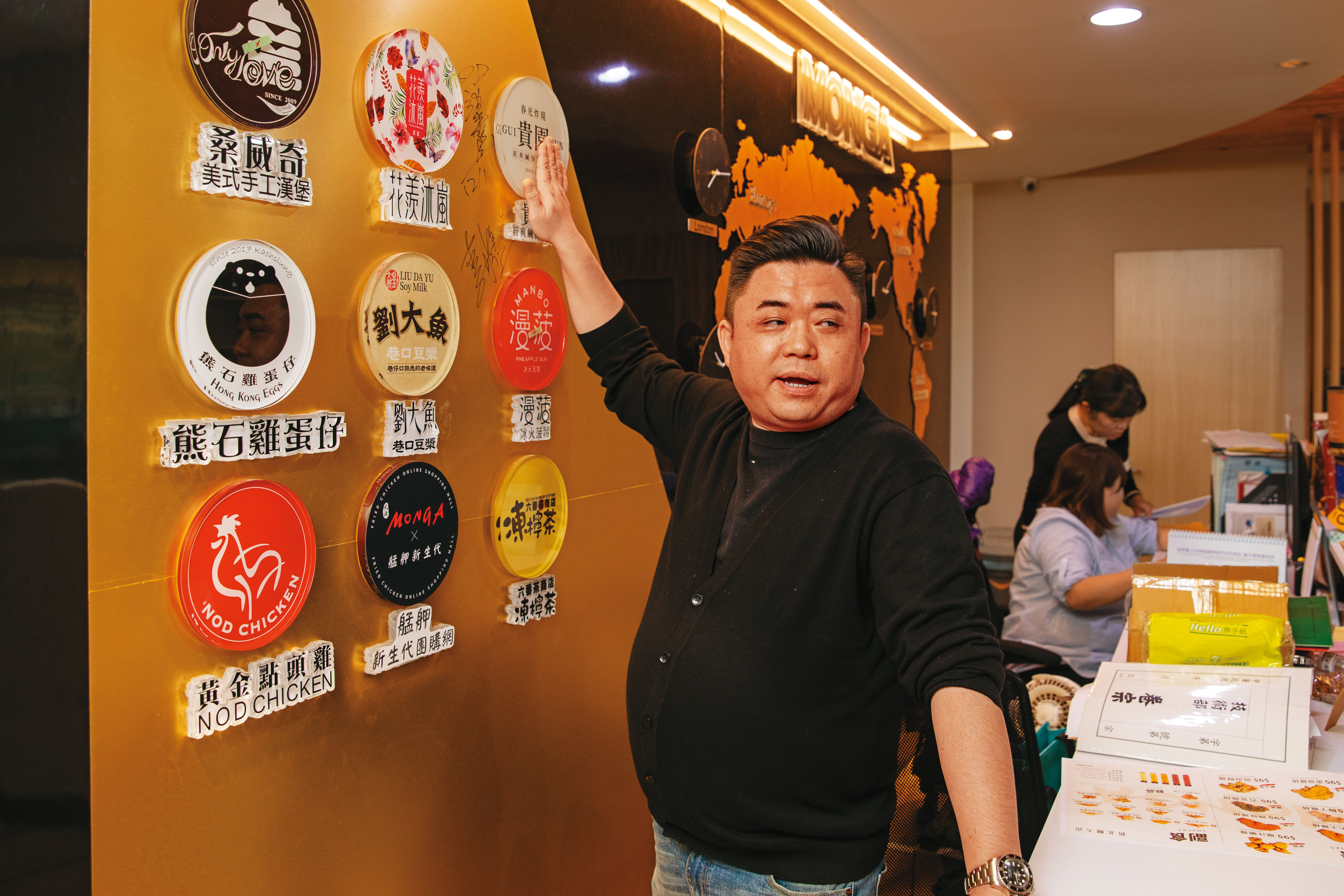 劉明道靠研發自己喜歡吃的東西創業，他創立元滋品牌公司，囊括艋舺ㄟ雞排、花羨沐嵐、熊石雞蛋仔等不少品牌。