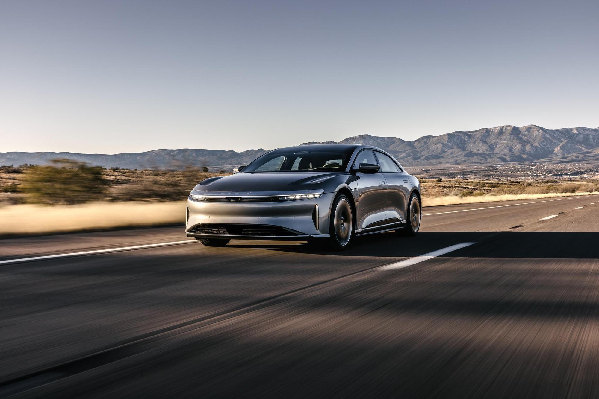 美國電動車製造商「Lucid」表示，擬裁員18%員工、約1,300名。（翻攝自臉書＠Lucid Motors）