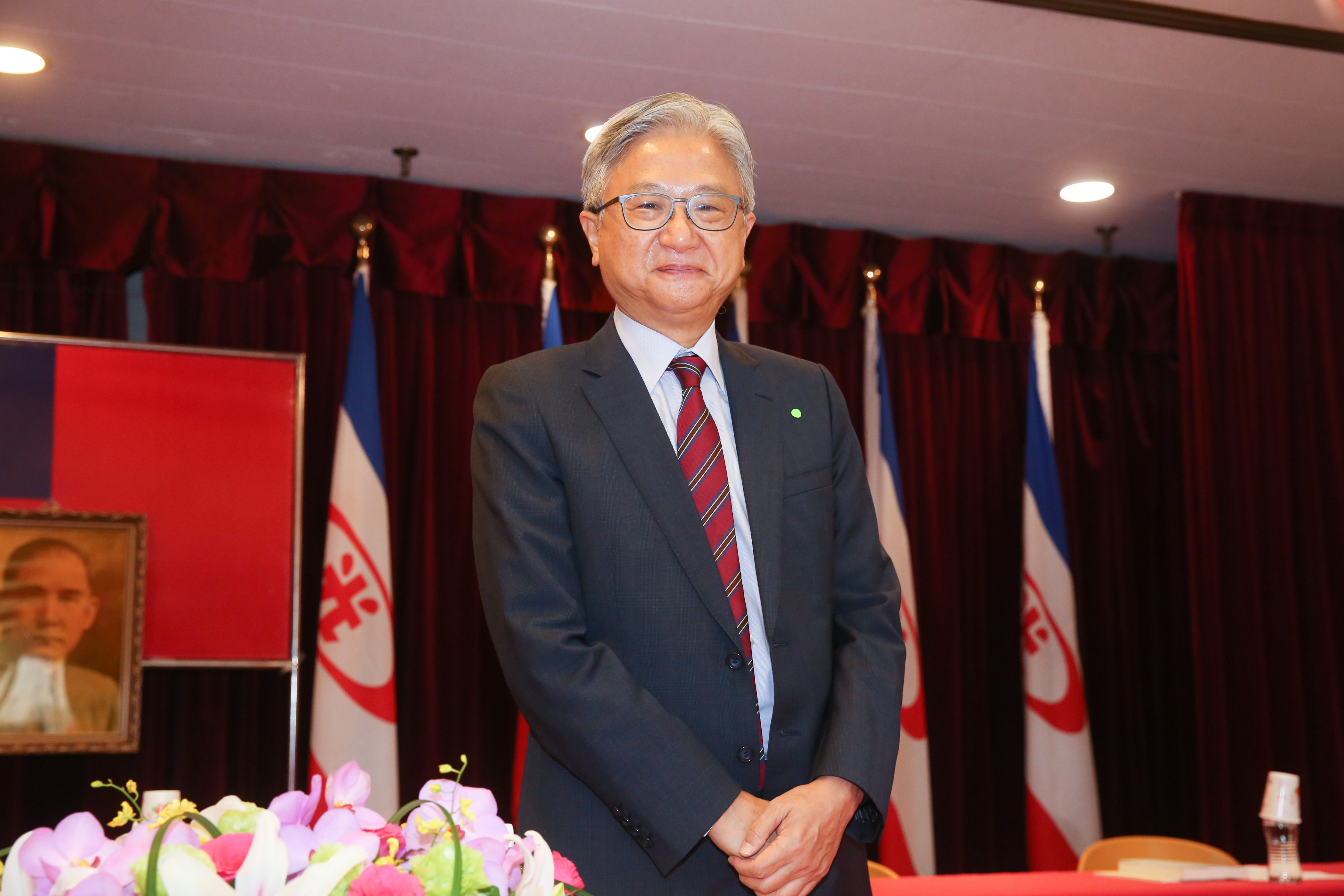 新光三越董座換人，改由吳東昇接任。