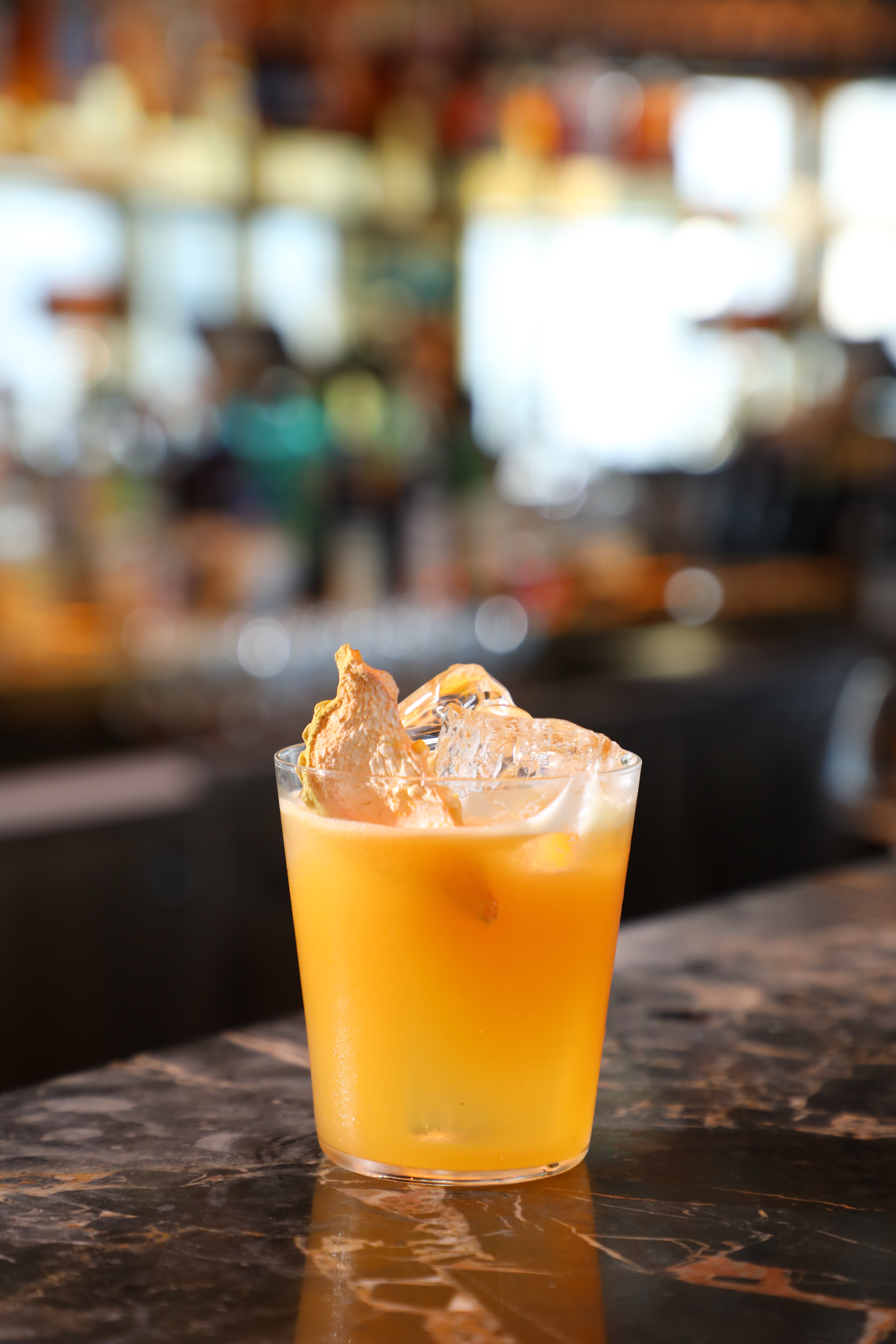 洋溢熱帶風情的「Tropical Sour」清爽可人。（港幣148元／杯）