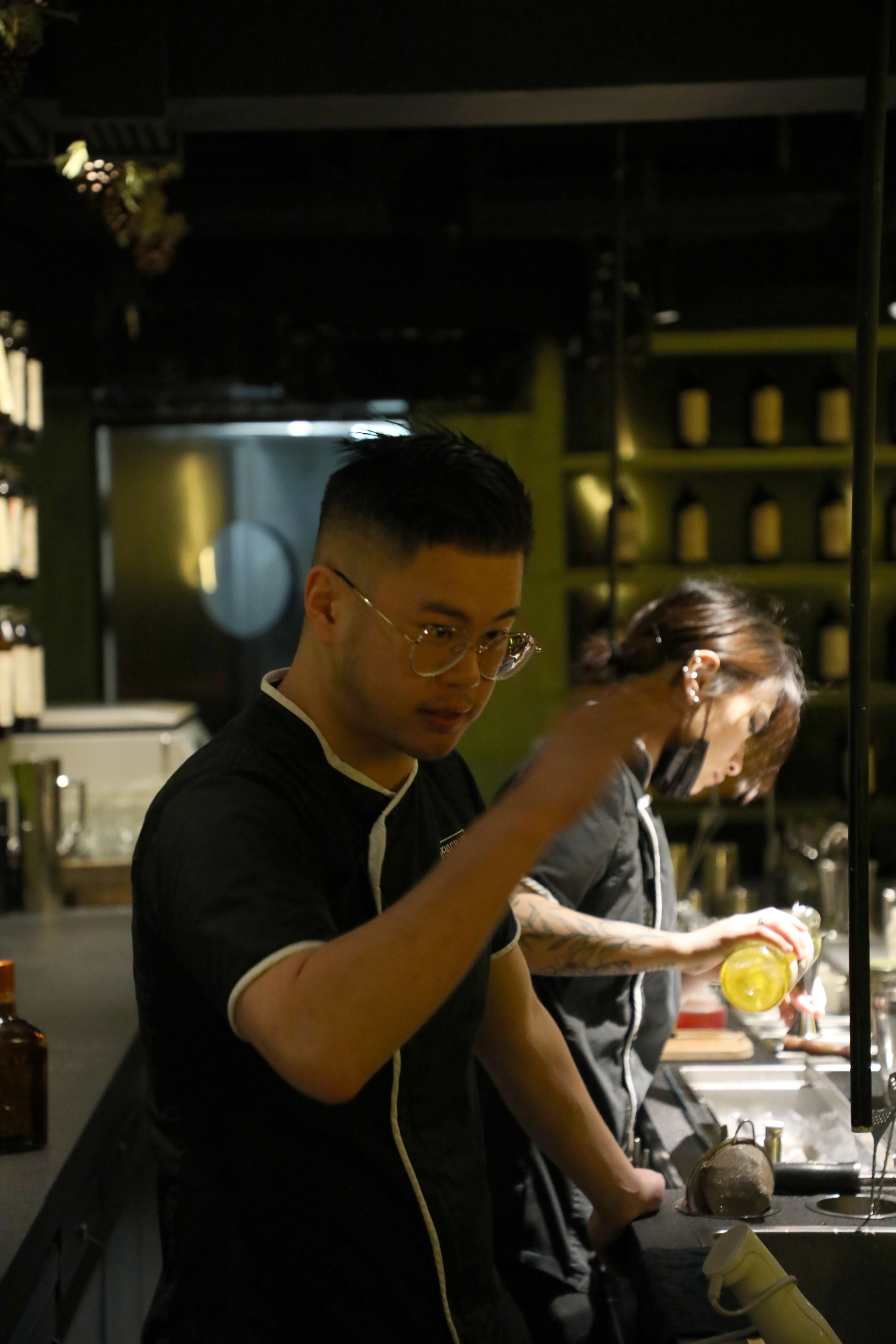 來自台灣的Morris,年僅25歲,現在是PENICILLIN的首席調酒師。