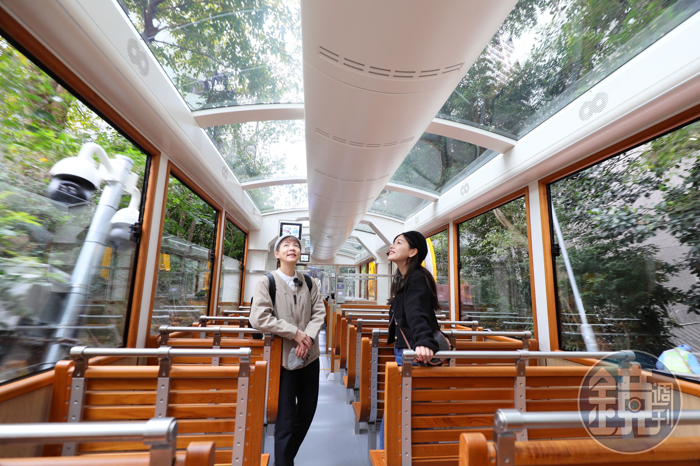 全新的第六代「山頂纜車」在2022年8月啟用，配備全景玻璃窗，載客量從120人增至210人。
