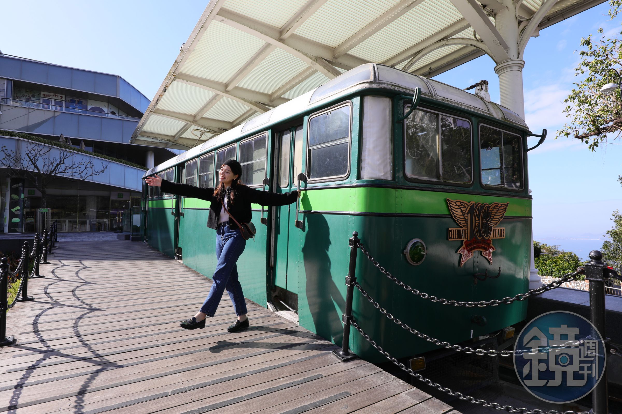 新車廂由經典的酒紅色換成第三及第四代曾使用過的墨綠色復古風。