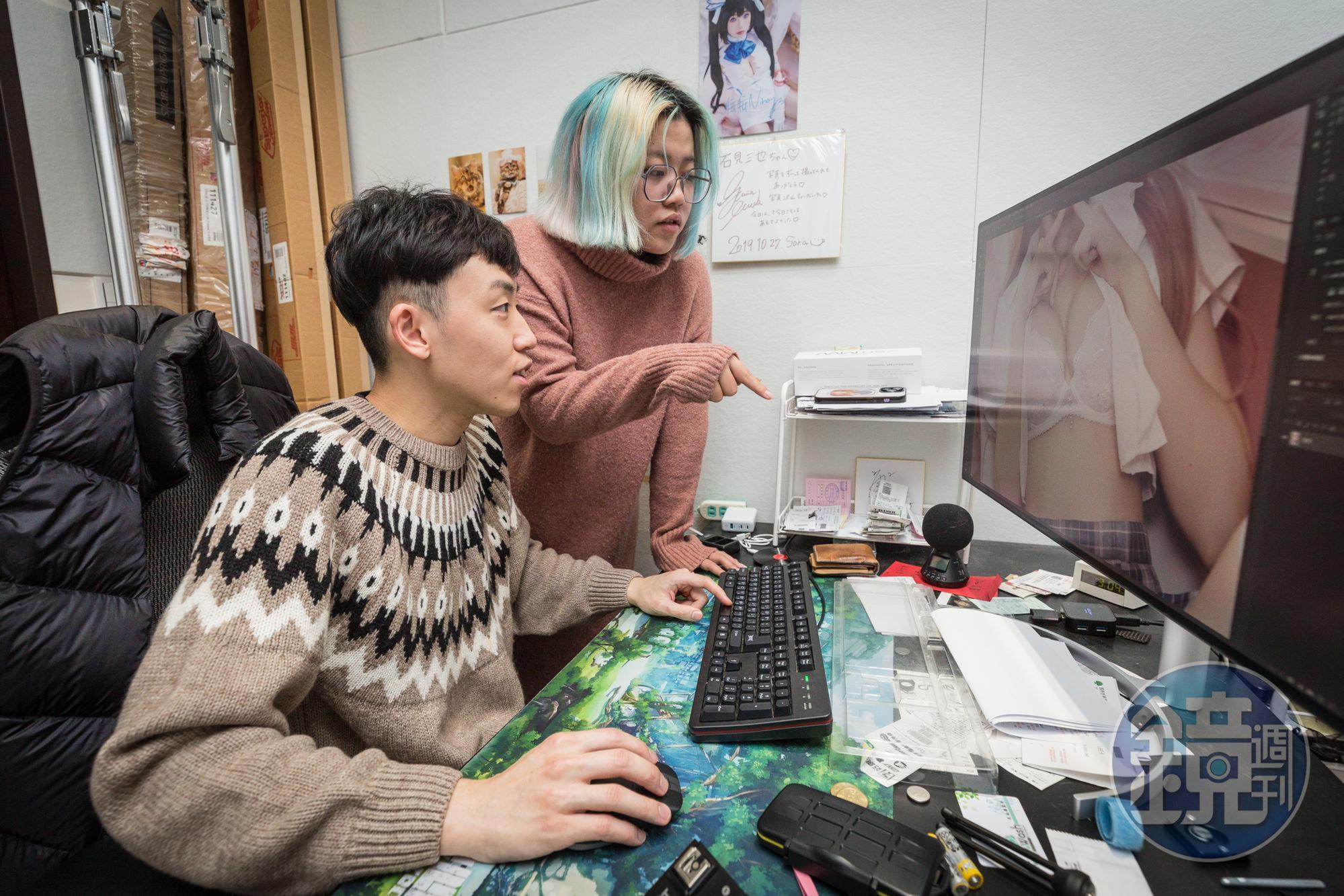 拍完照,最花時間的是修圖,胡信子與同是攝影師的女友會一起討論工作。