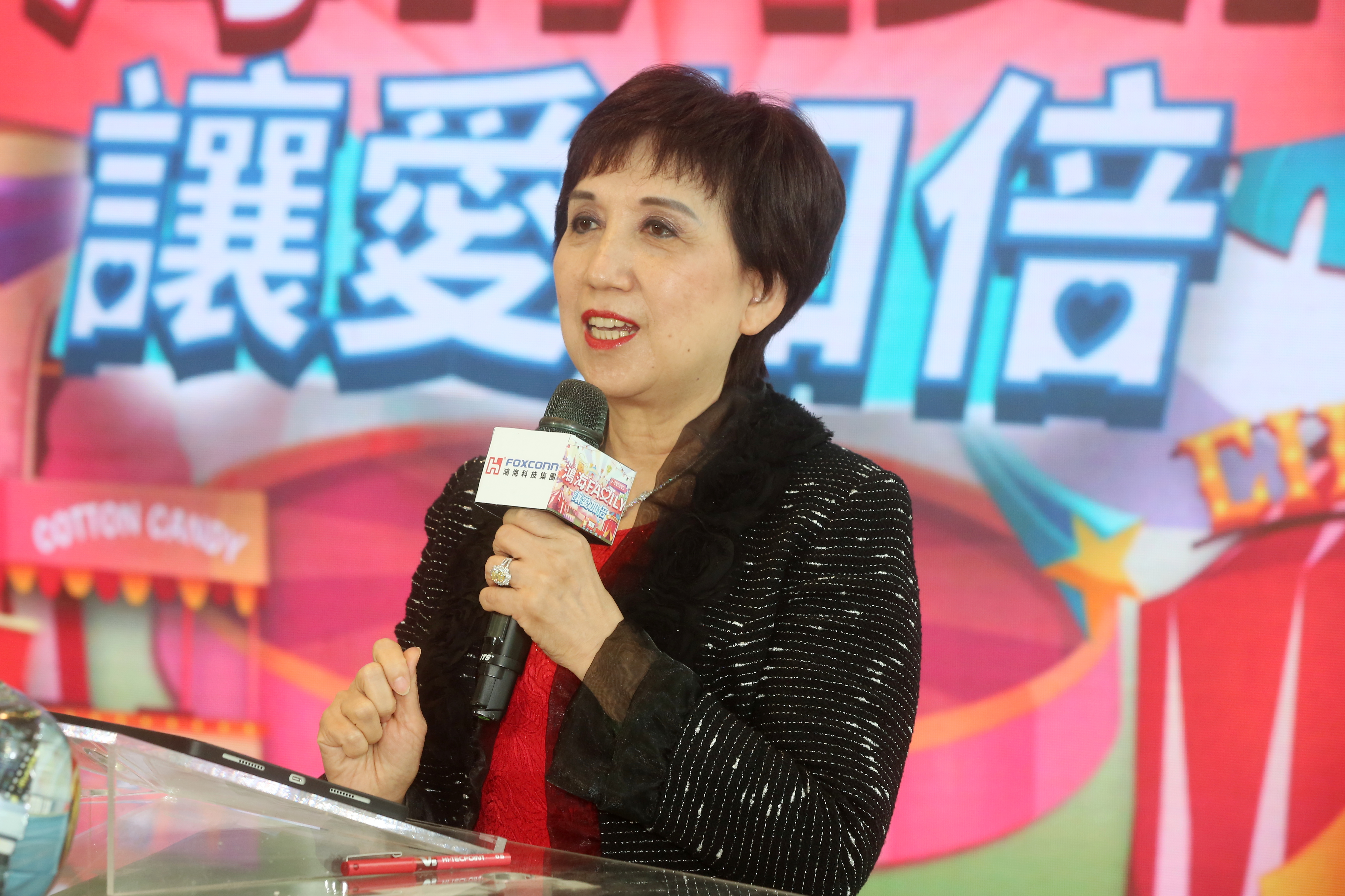 鴻海發起「0到6歲鴻海養」福利措施，今舉辦3週年活動，集團總財務長黃秋蓮親自出席。