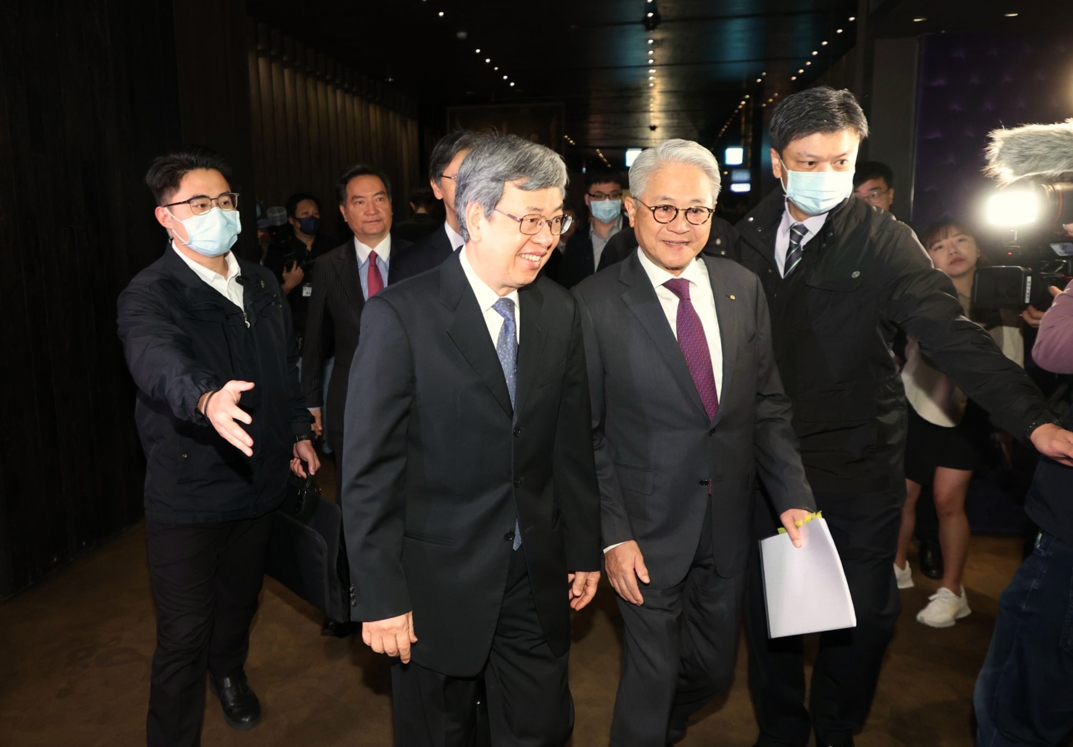 工商協進會今天和陳揆舉行工商早餐會，理事長吳東亮也是新光三越董事。