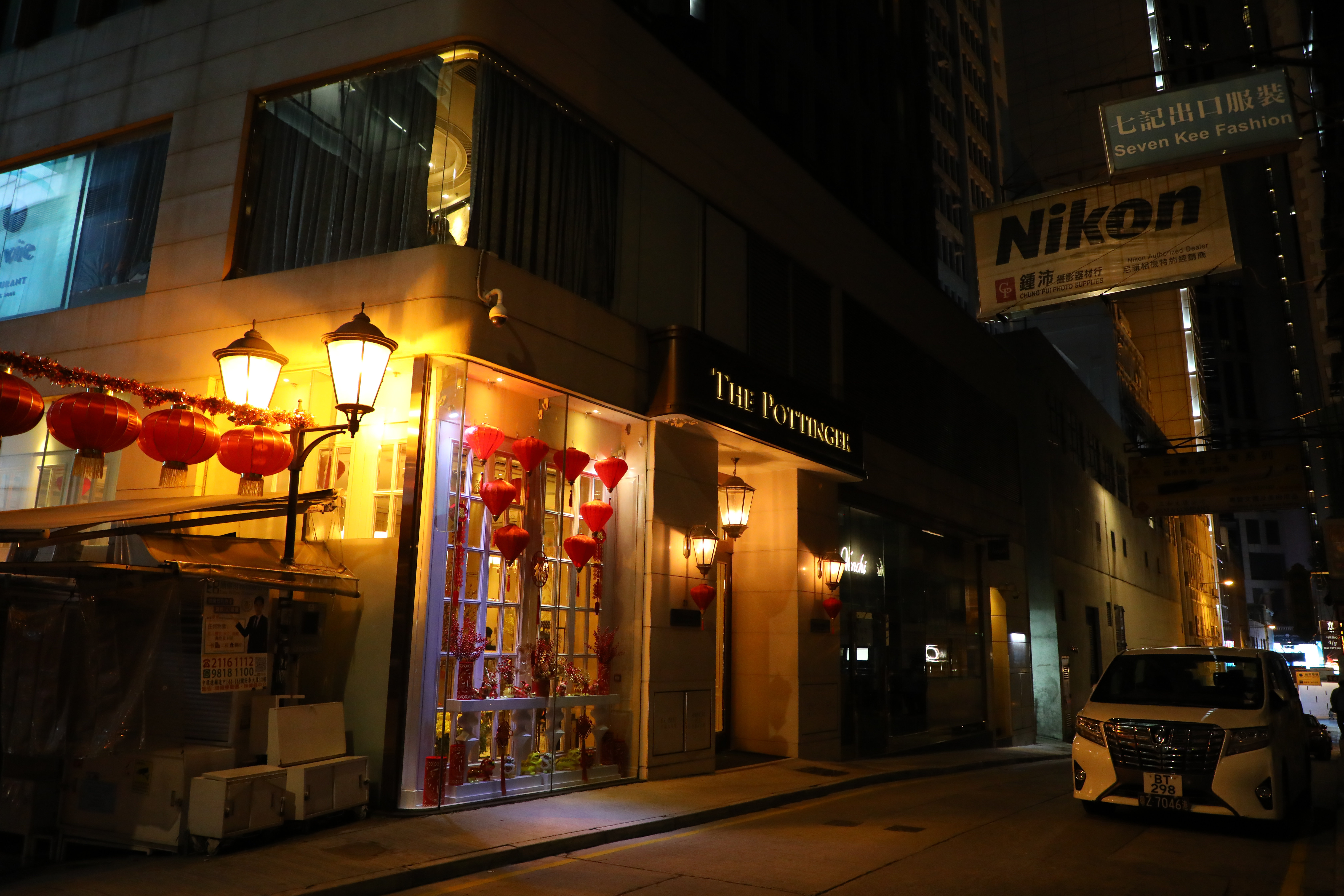 「香港中環石板街酒店」位在石板街旁，是小巧精緻的精品旅館。