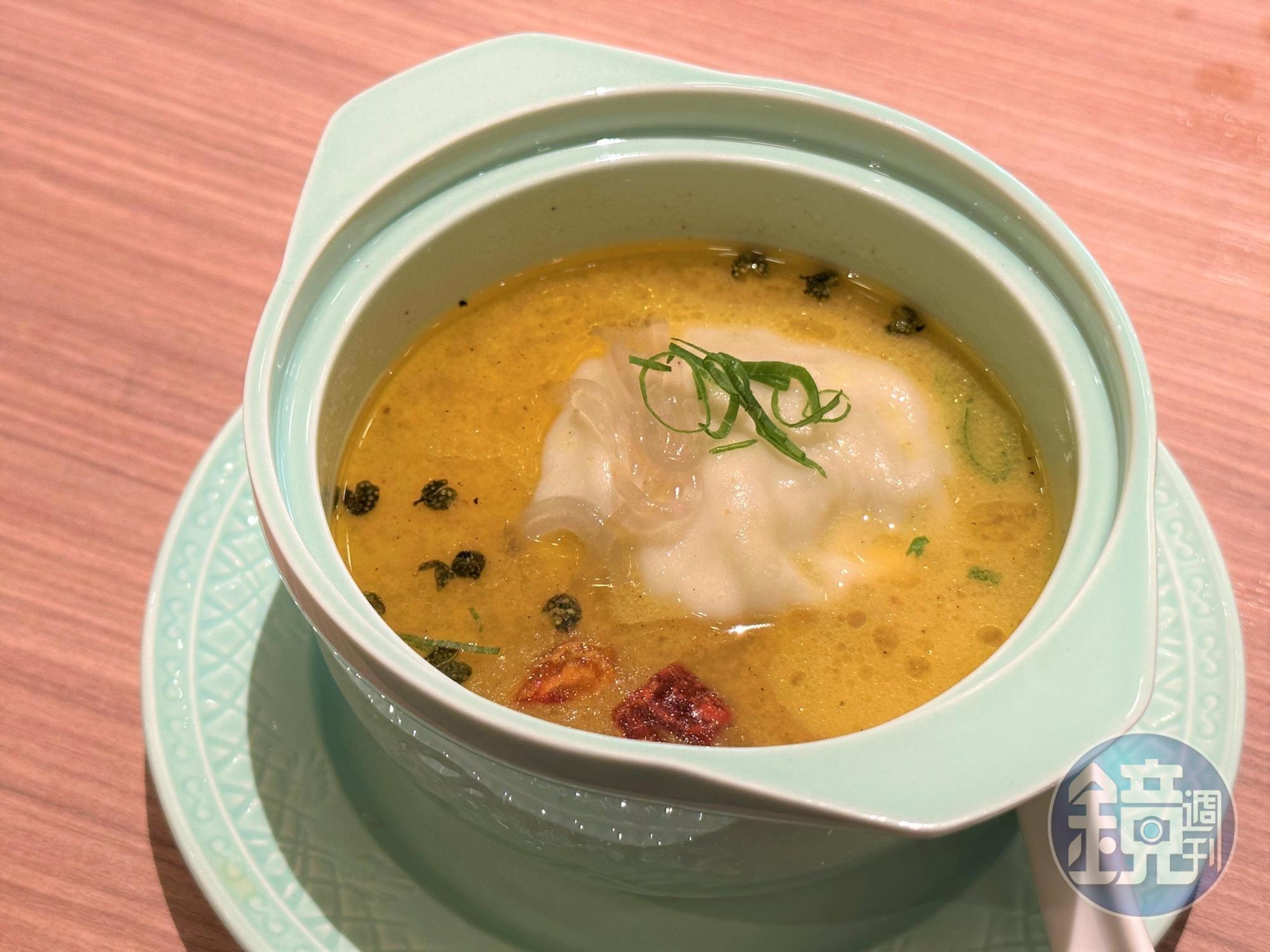 「酸菜魚灌湯餃」湯頭酸香開胃,湯餃的魚肉餡鮮嫩甜美。(188元/份)