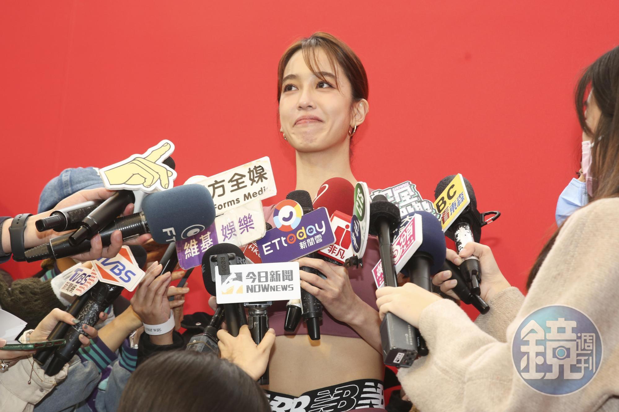 陳庭妮談到父親欠稅入獄,一度哽咽快哭了!