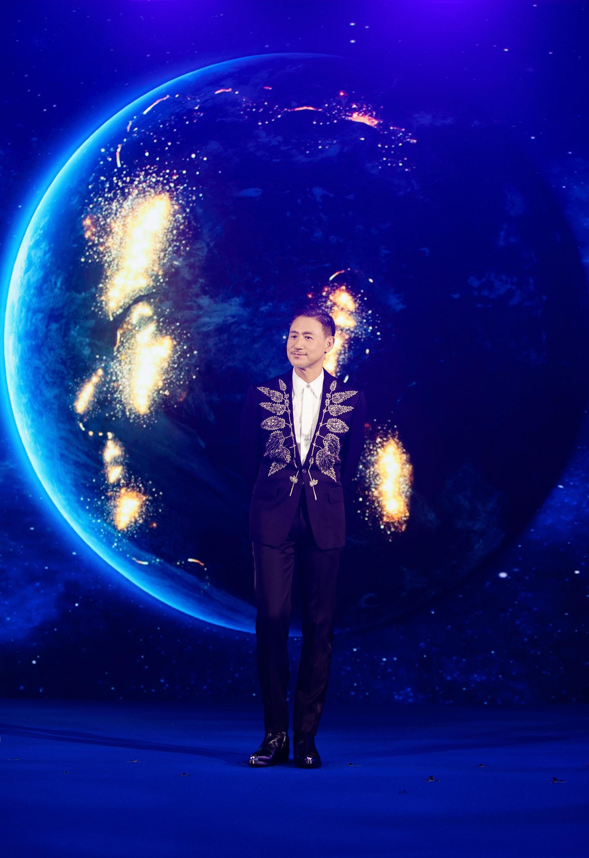 張學友此次演唱會主視覺以「水」為元素。(環球唱片提供)