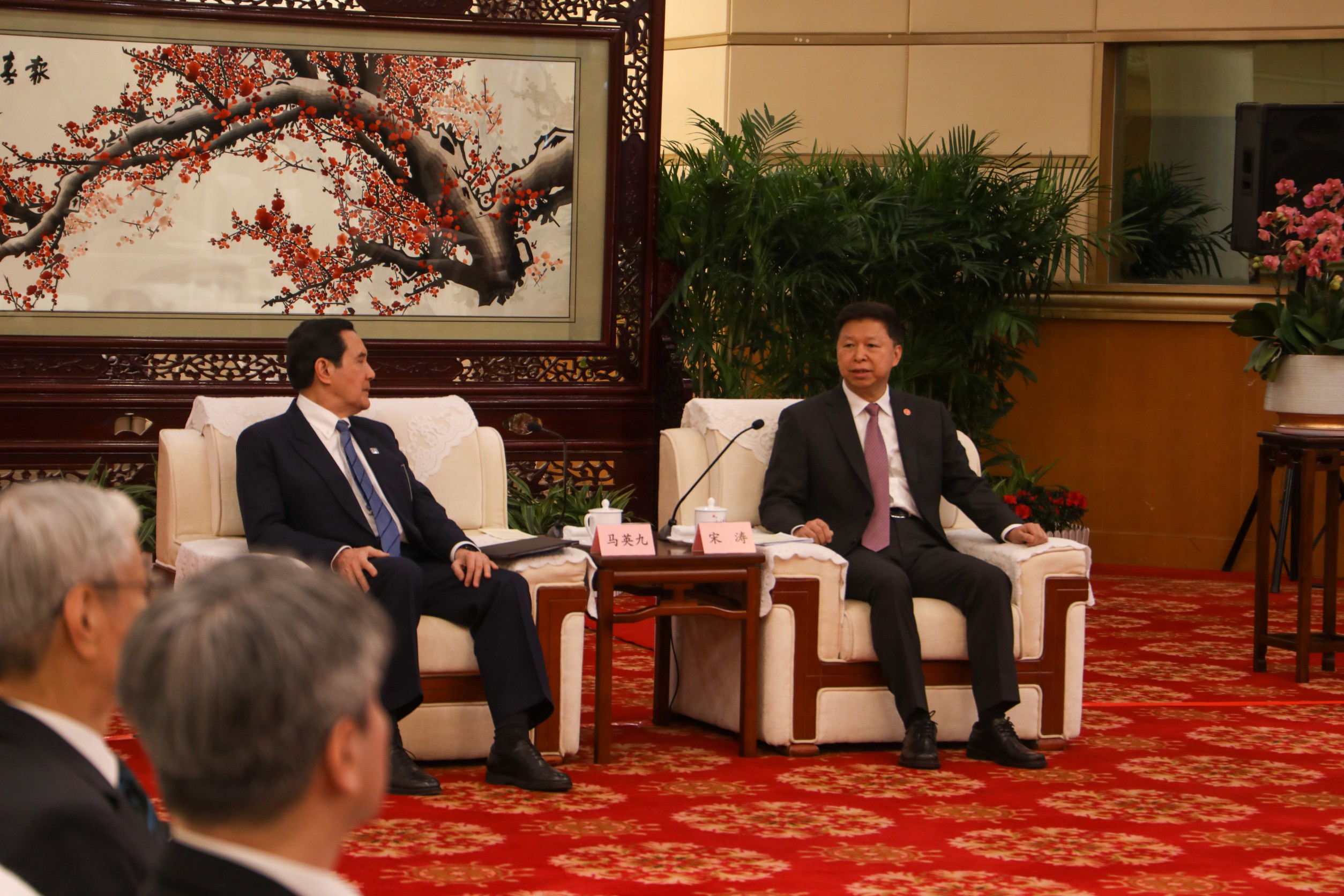 馬英九（左）與宋濤（右）會晤。（馬辦提供）