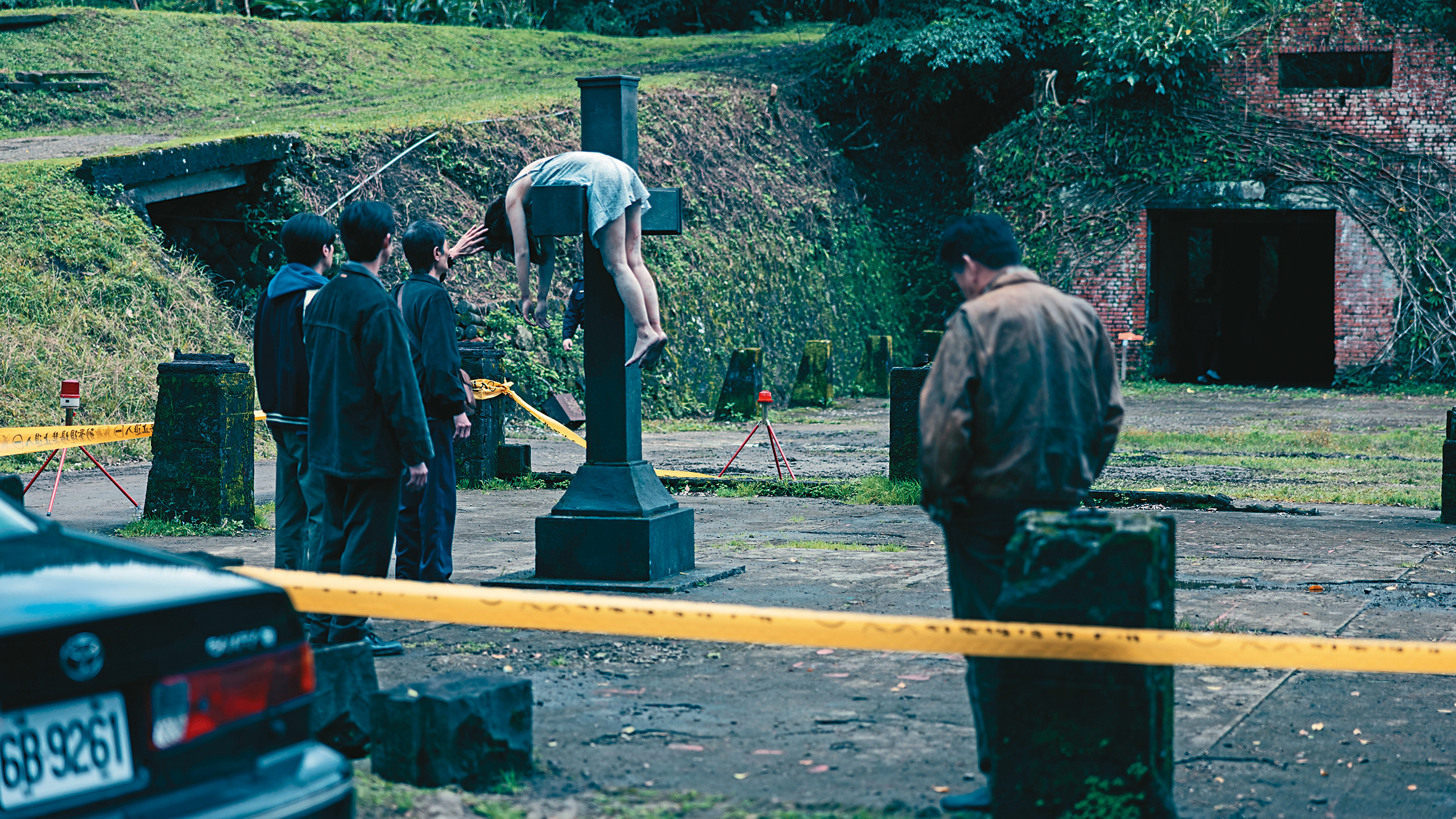 《模仿犯》除了重現小說中的駭人場面，也打造多幕恐怖經典場景。（Netflix提供）