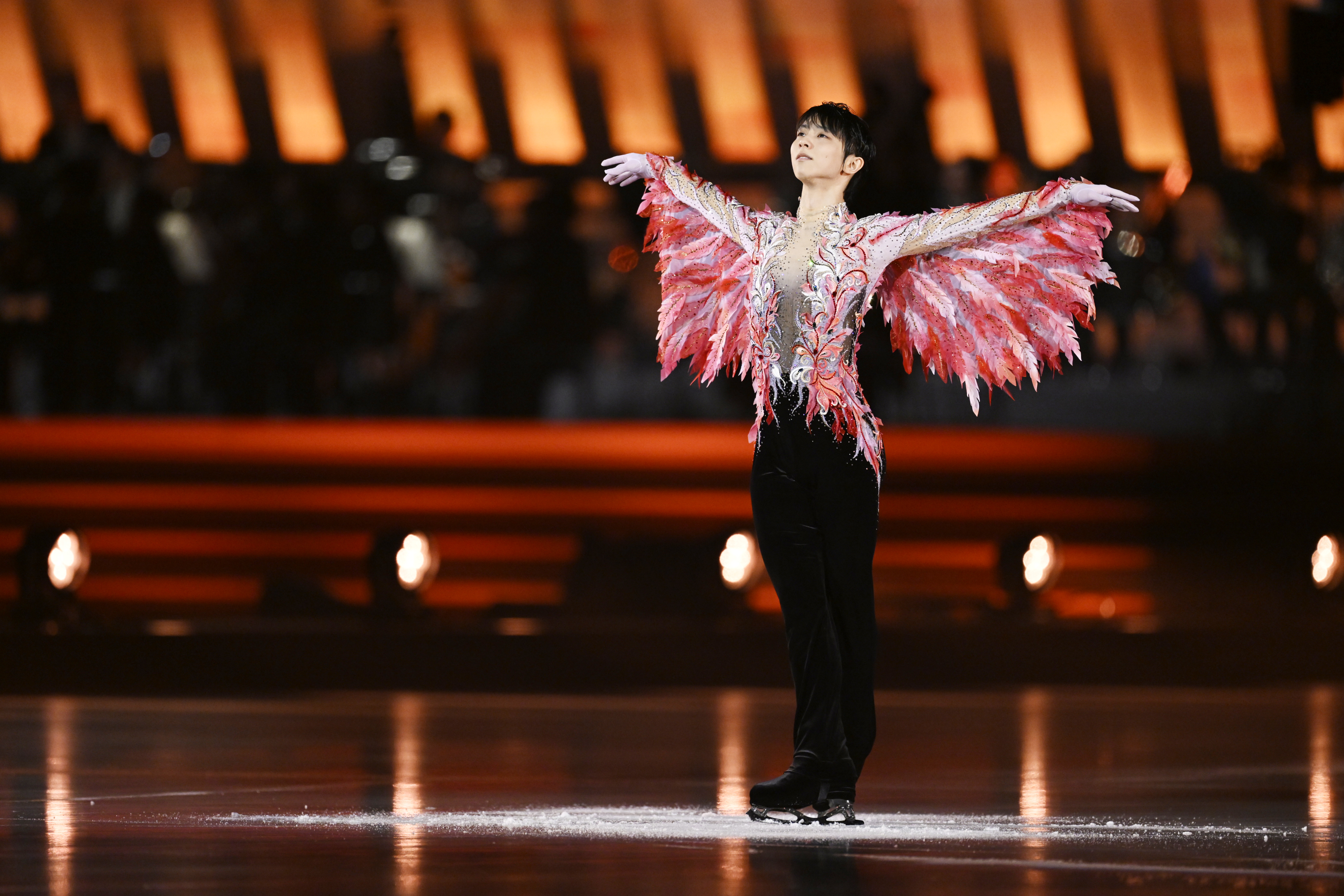 日本傳奇選手「花滑王子」羽生結弦紀錄片不只收錄了兩個半小時的震撼演出，更將向全球首度公開從未示人的獨家採訪畫面。（Disney+提供）