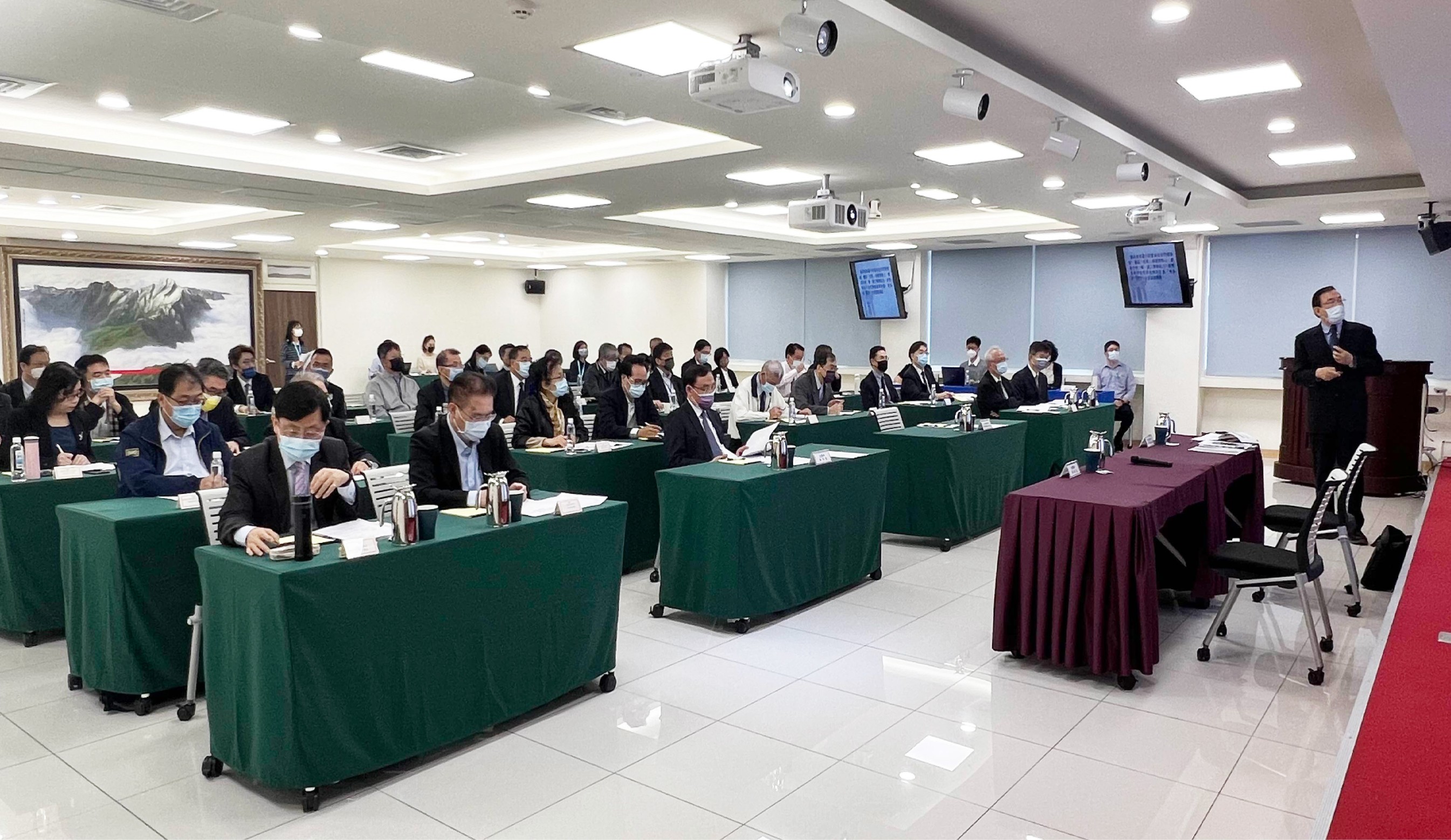 檢察總長邢泰釗邀集全國一、二審檢察長、法務部調查局與廉政署首長召開掃黑工作聯繫會議,全力掃蕩不法。(最高檢提供)