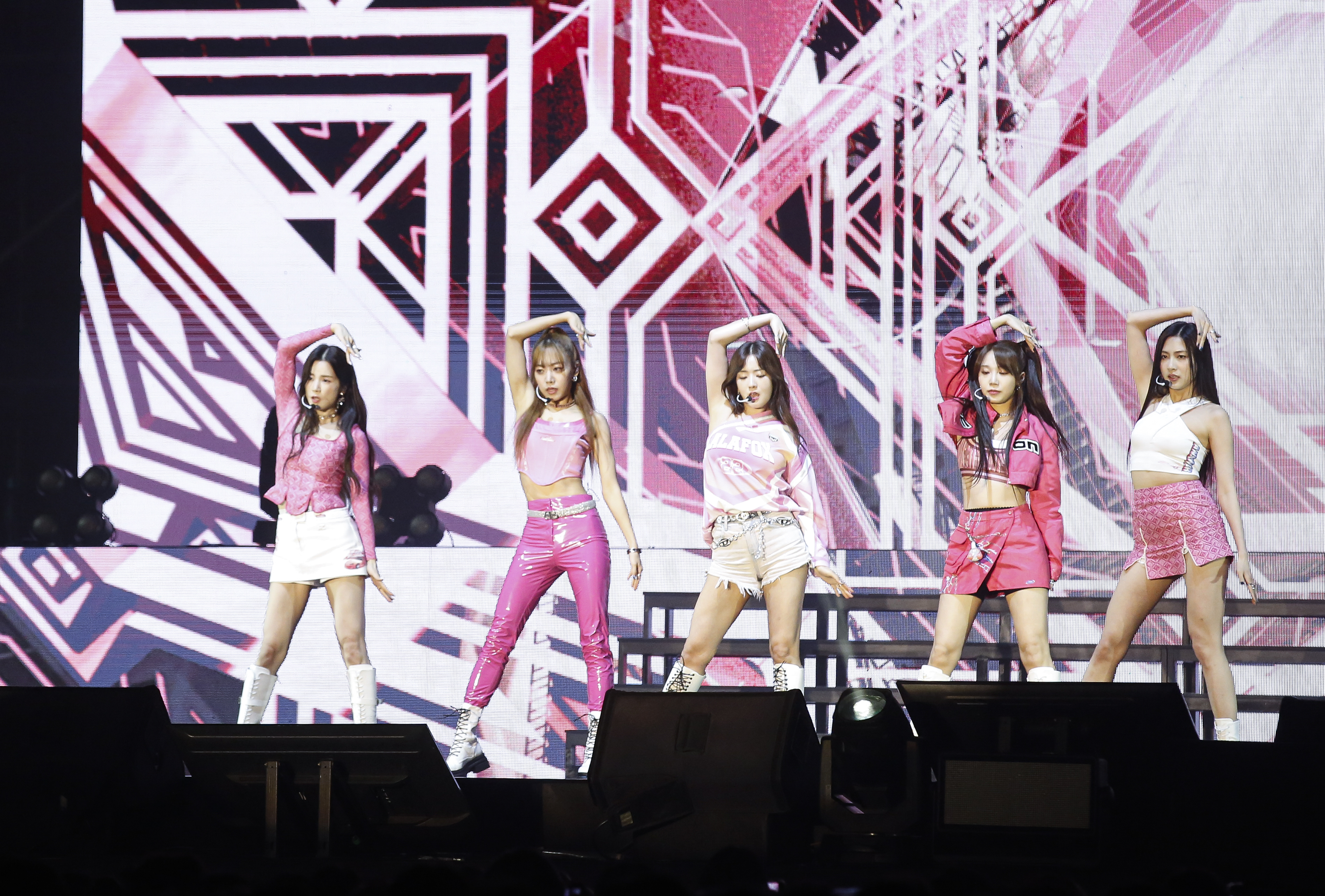 APINK週六晚上舉辦睽違5年的台北演唱會，帶來19首精彩歌舞嗨翻3,000名歌迷。