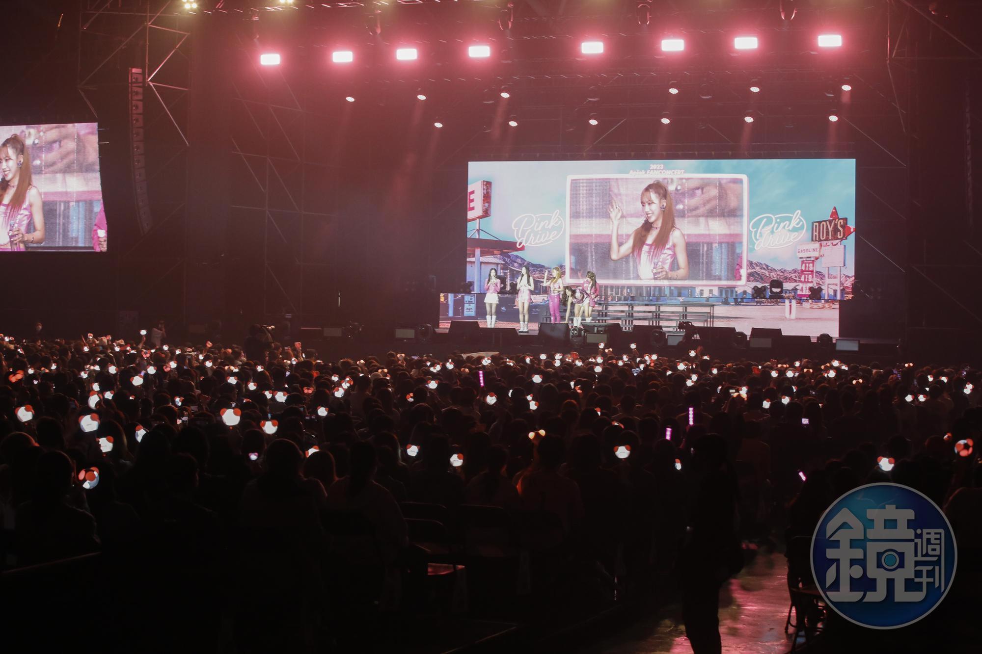 APINK演唱會吸引3,000名粉絲捧場,熱情應援聲讓APINK成員聽得超開心。