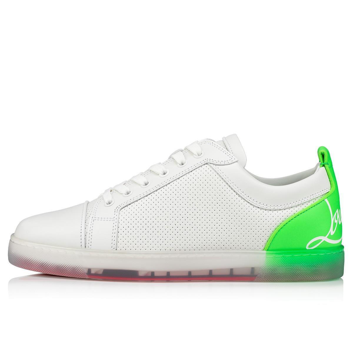 螢光綠色男士球鞋。NT$30,600(Christian Louboutin提供)