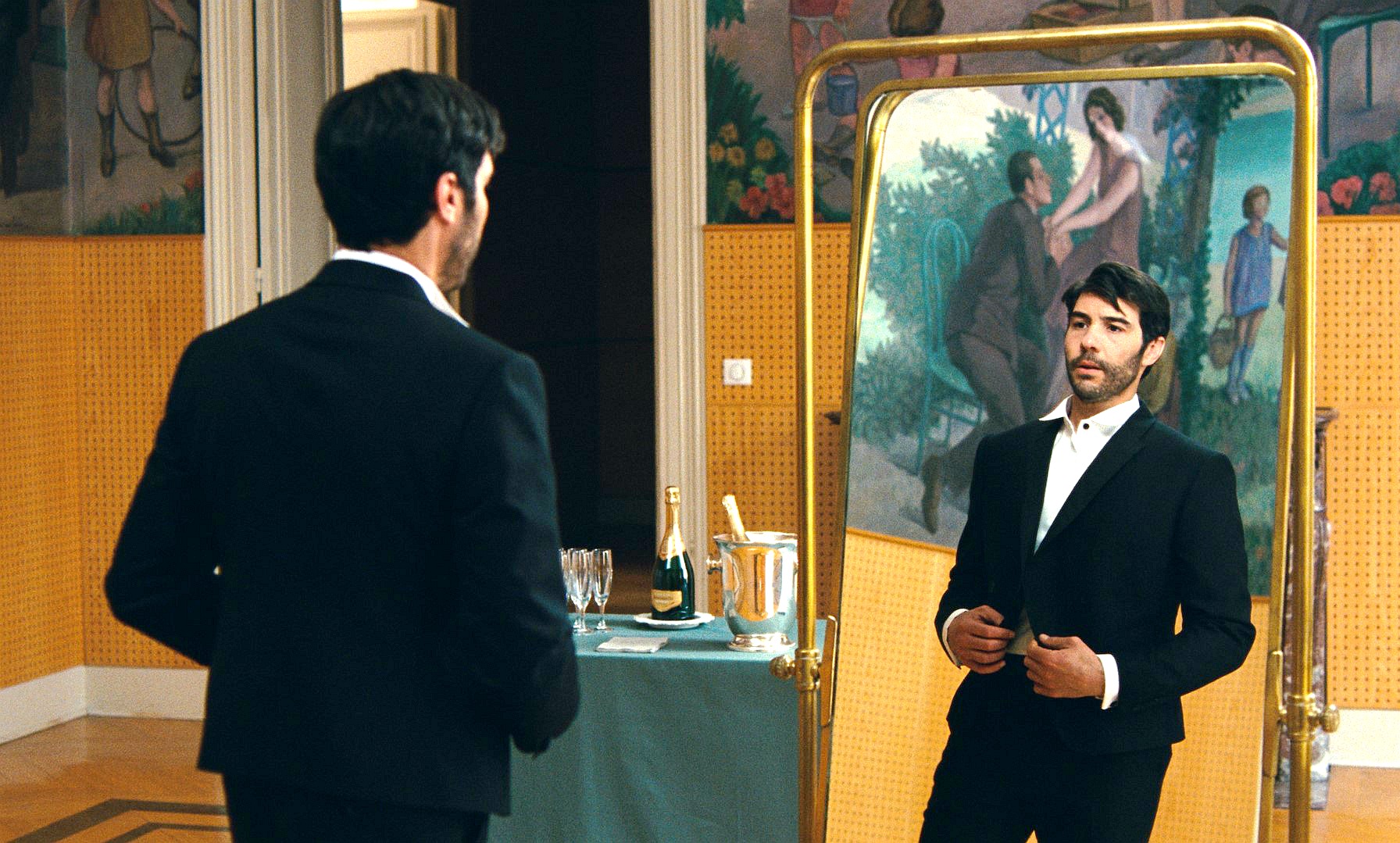 《唐璜羅曼死》顛覆法國17世紀喜劇作家莫里哀的著名劇作，男主角從情「聖」變情「剩」。（海鵬）