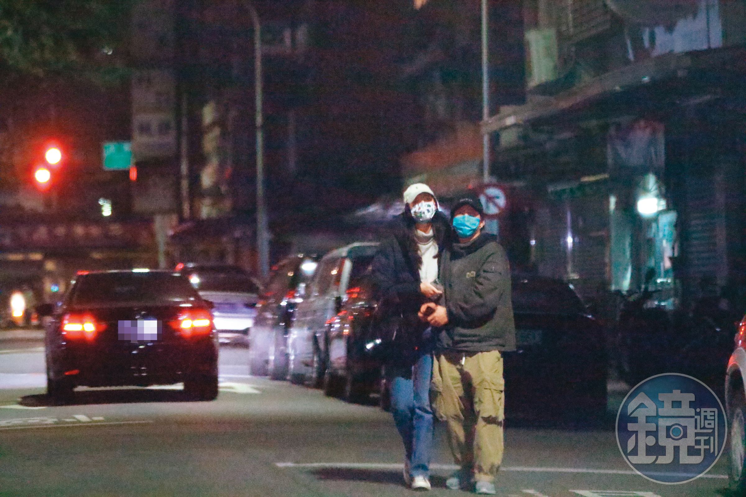 今年1月,林奕嵐(左)被本刊拍到跟巫建和在街上約會並「隔罩親吻」,結果戀情馬上夭折。