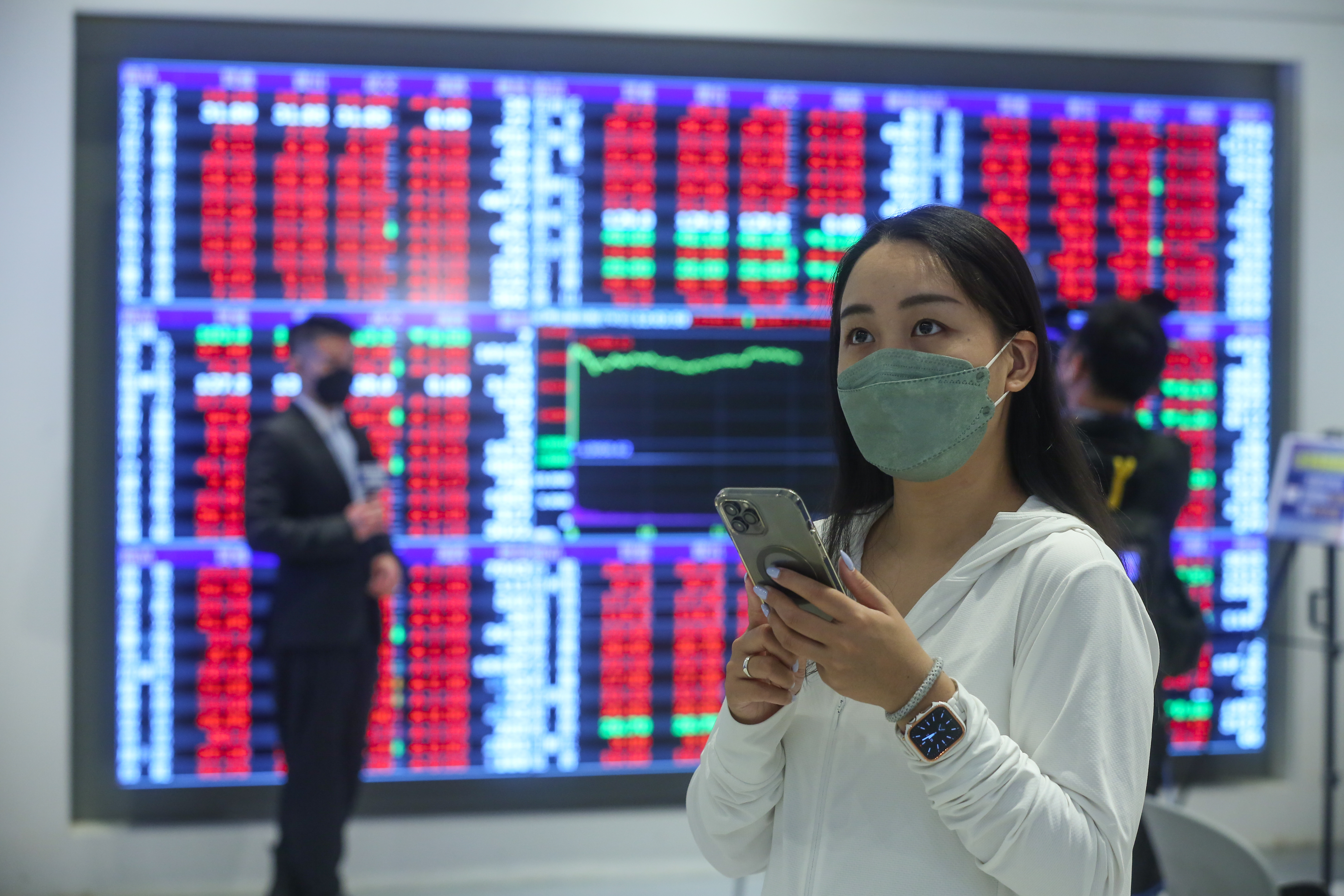 4月還有餘600家公司尚未進行融券回補，法人預料，短線股價震盪加劇。（本刊資料照）