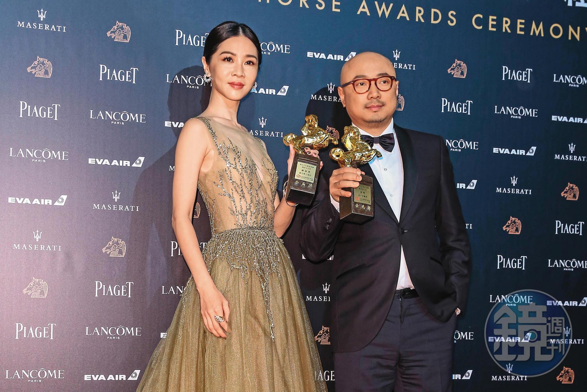 謝盈萱(左)2018年拿下金馬獎最佳女主角獎,聲勢水漲船高。右為當年影帝徐崢。
