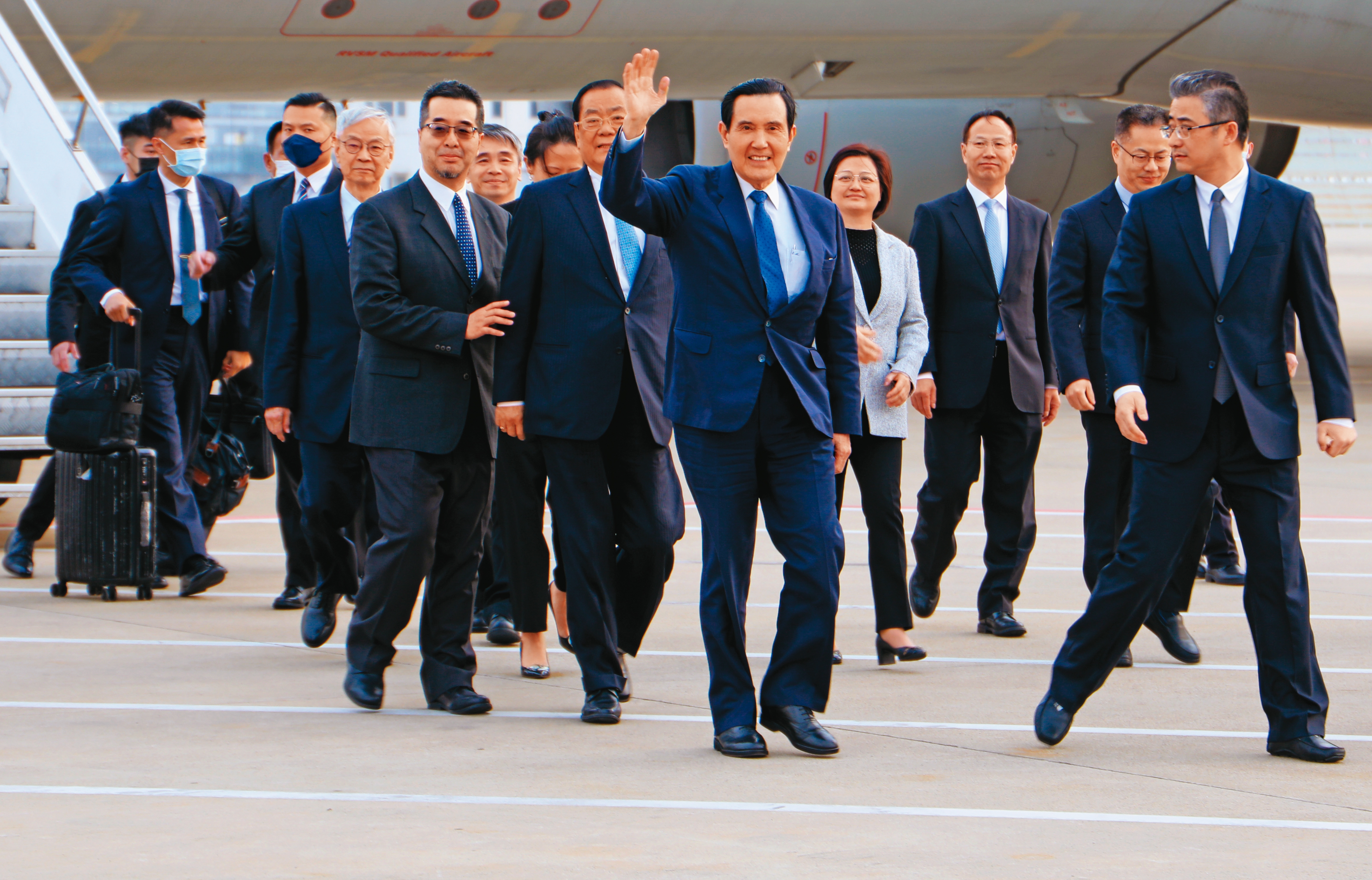 馬英九認為，民進黨執政後不接受九二共識，導致兩岸關係快速惡化，並使台灣走向少子化。（馬辦提供）