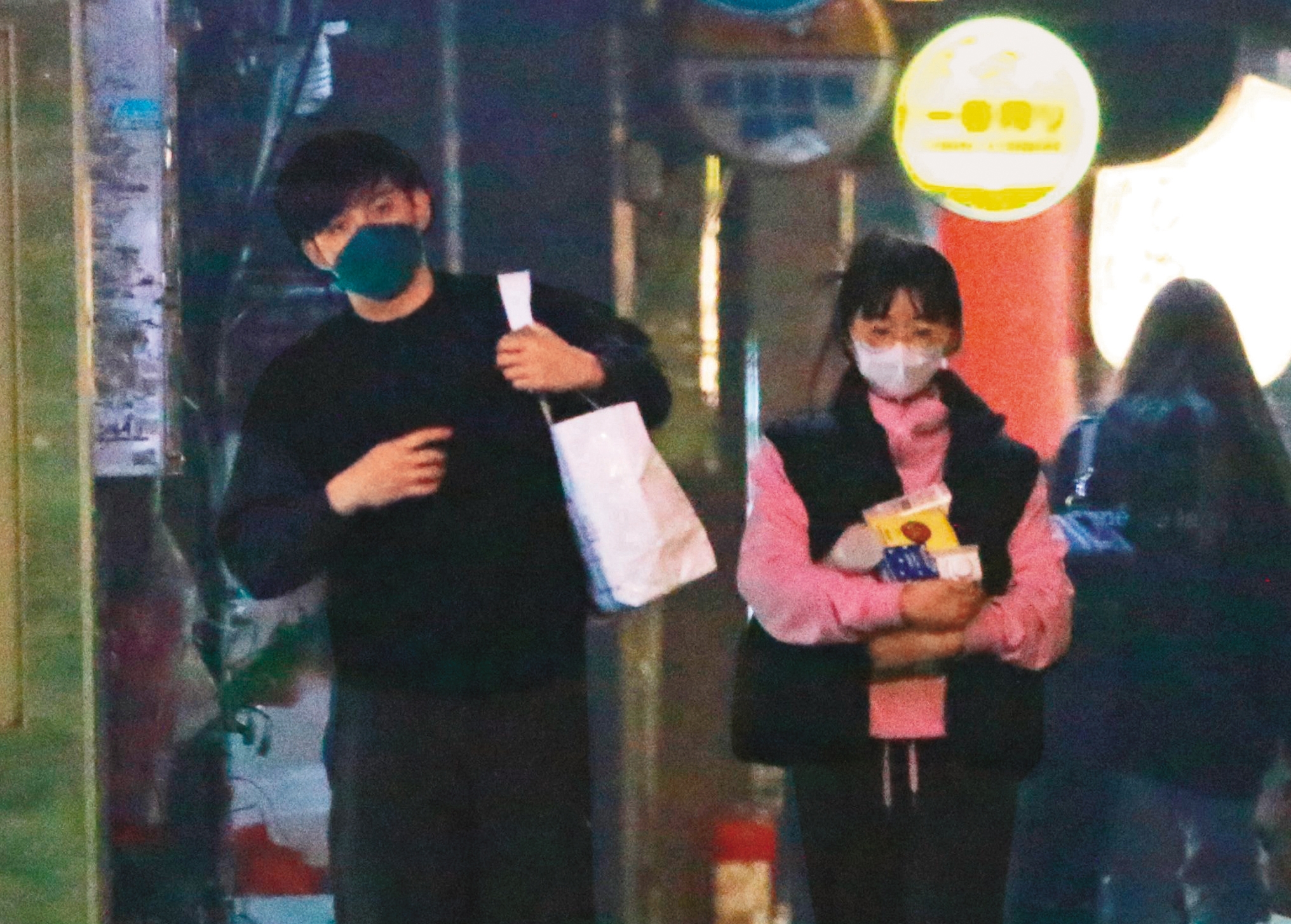 愛莉莎莎（右）最新戀情曝光，是羽球教練呂杰陽（左），兩人共度白色情人節。