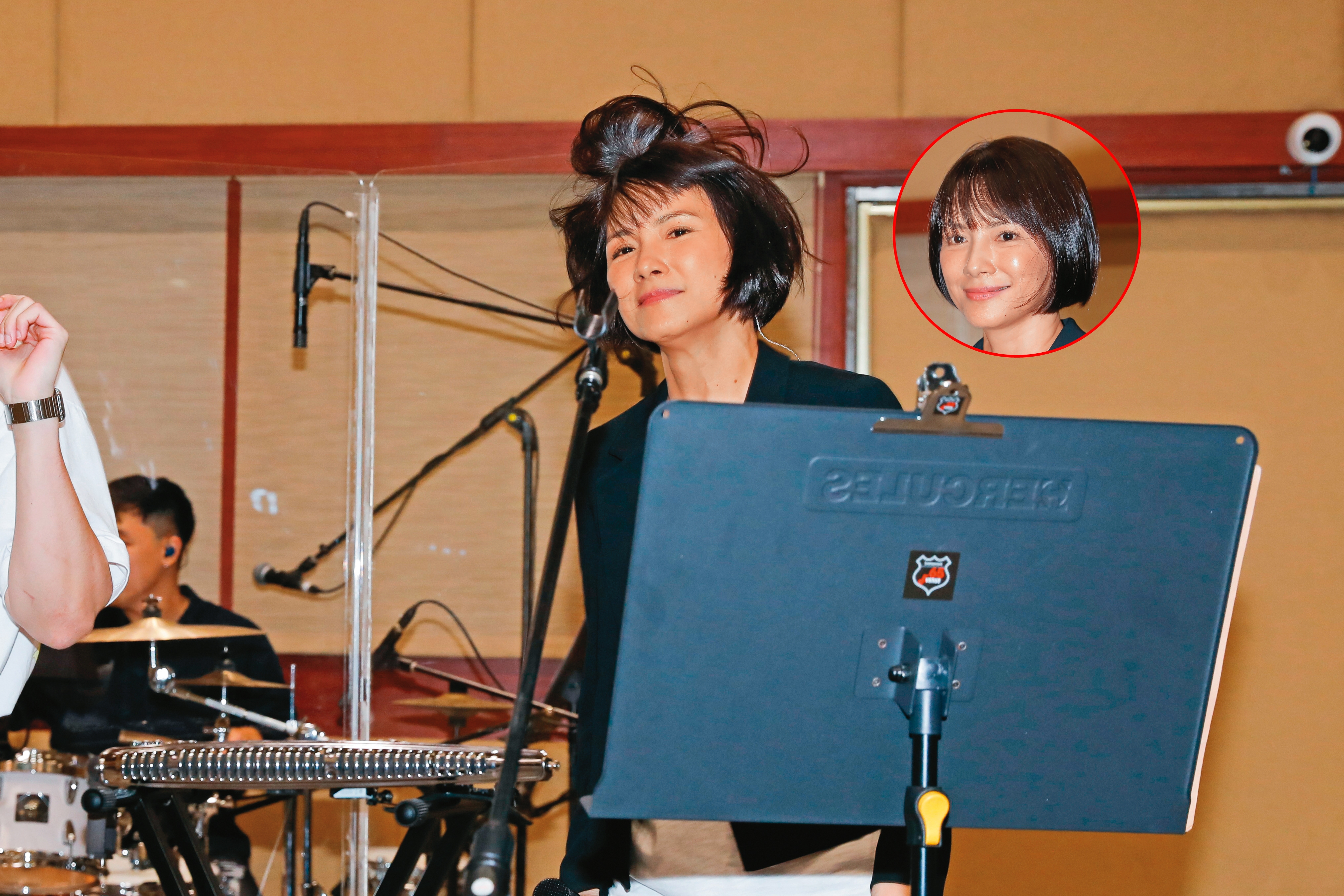 李心潔復出開唱甩頭嗨爆，一不小心吹出聳夠有力的「半屏山」…她笑說：「希望大家還是認得我。」♫ 擱送哩打火機蛤～♫